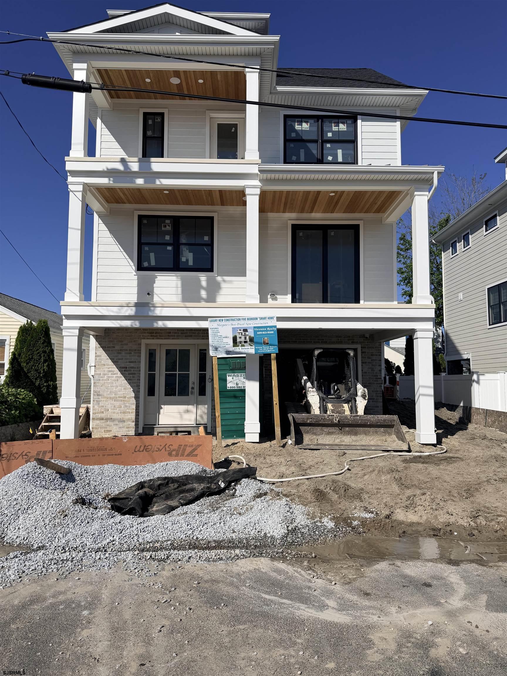 221 N DELAVAN Avenue