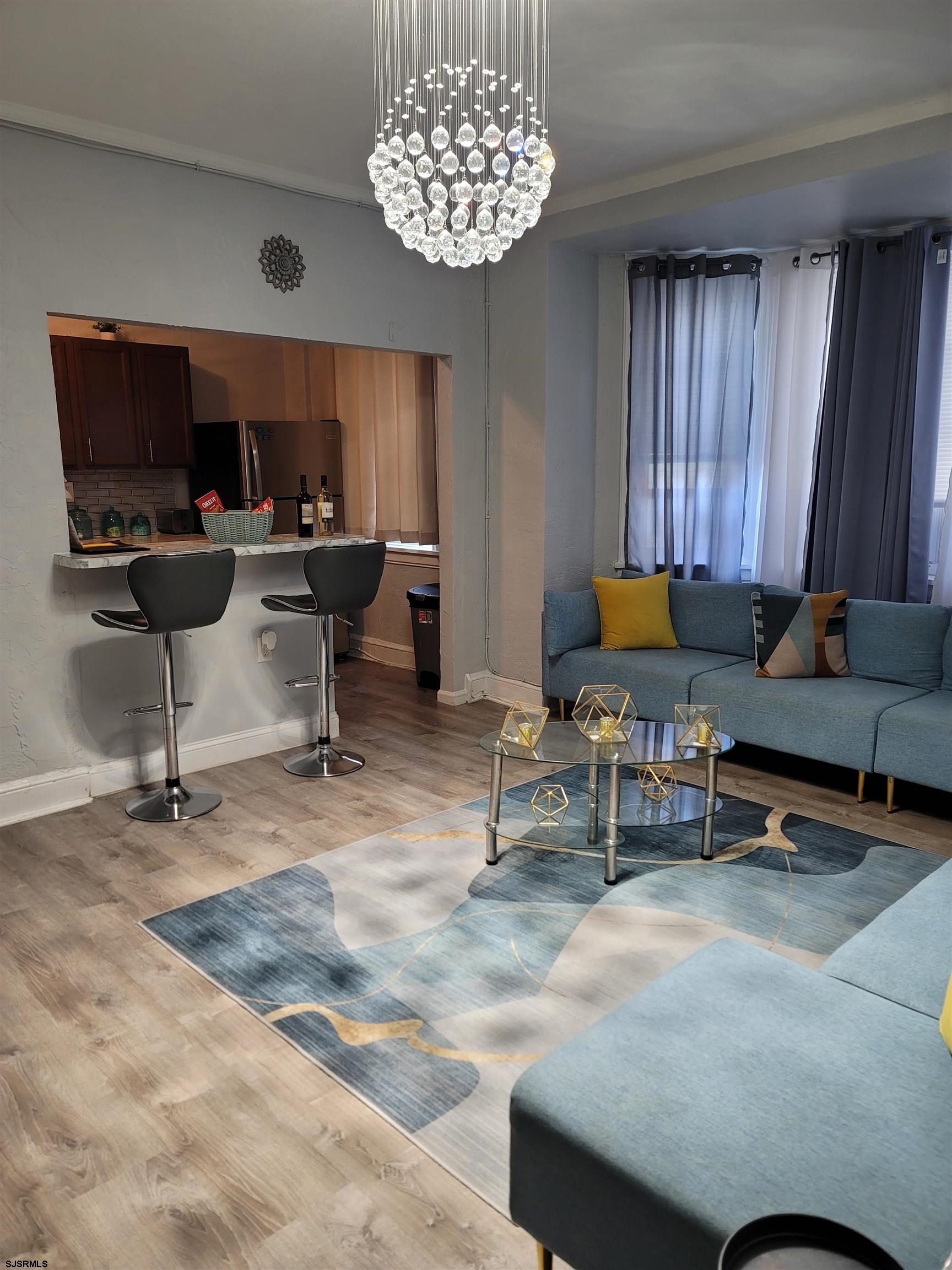 37 S Iowa Avenue - Picture 1