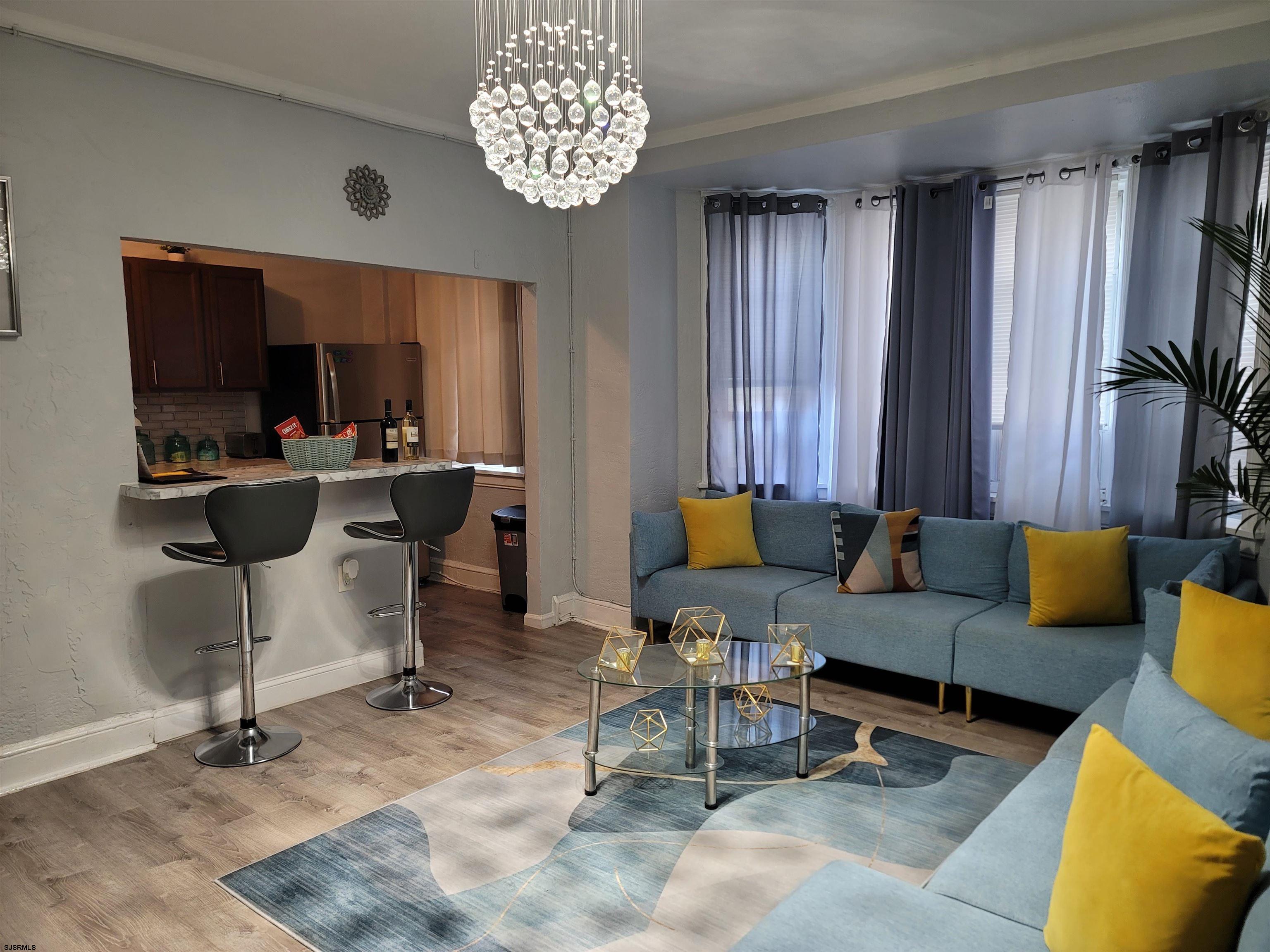 37 S Iowa Avenue - Picture 2