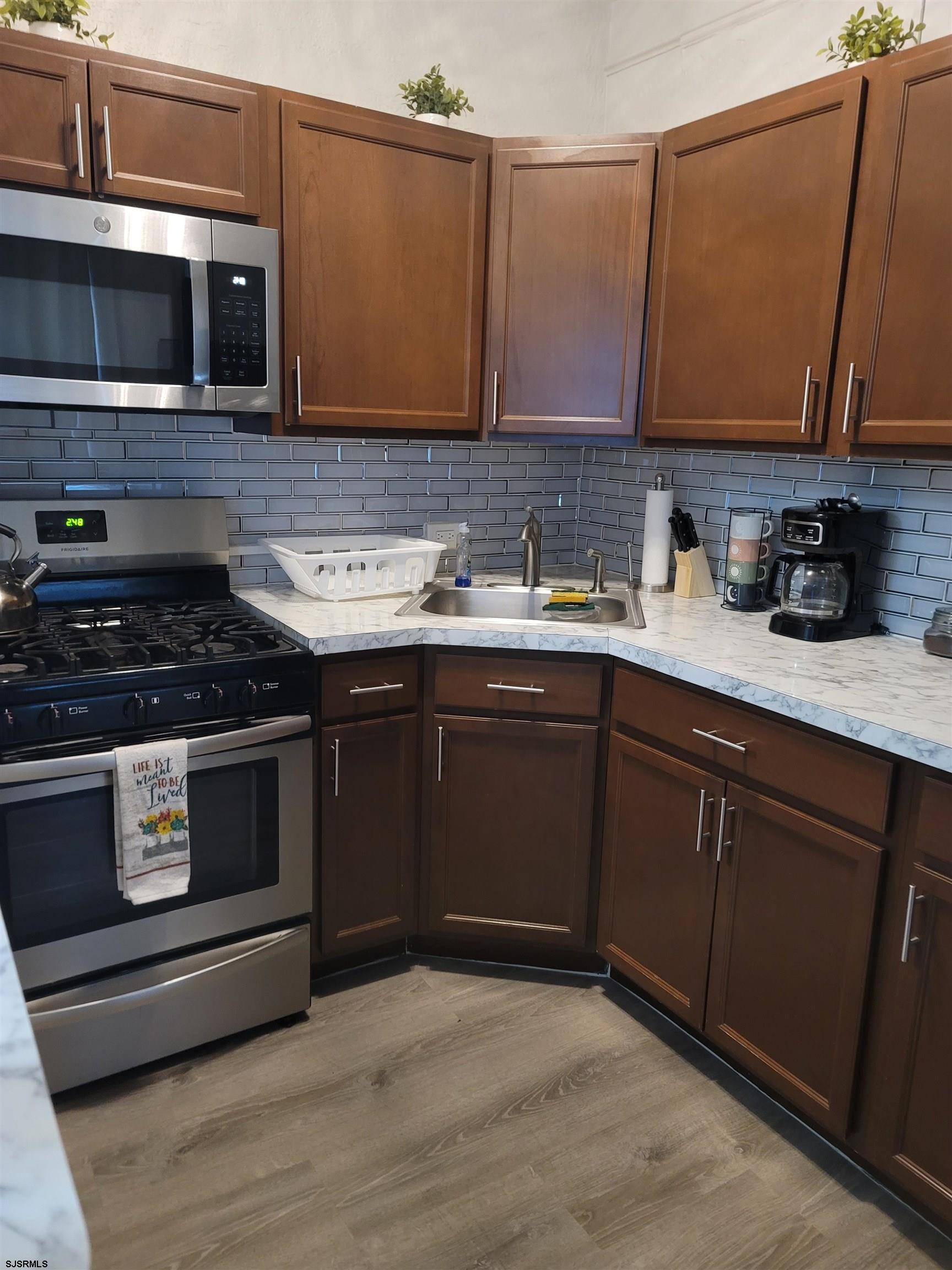 37 S Iowa Avenue - Picture 3