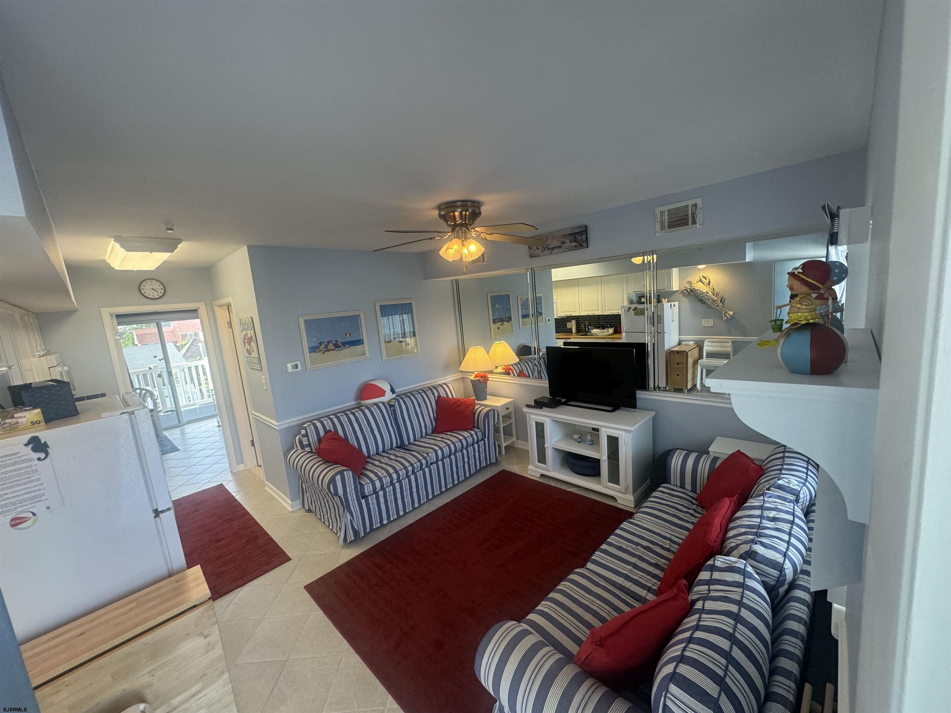 871 E 7th Street - Picture 