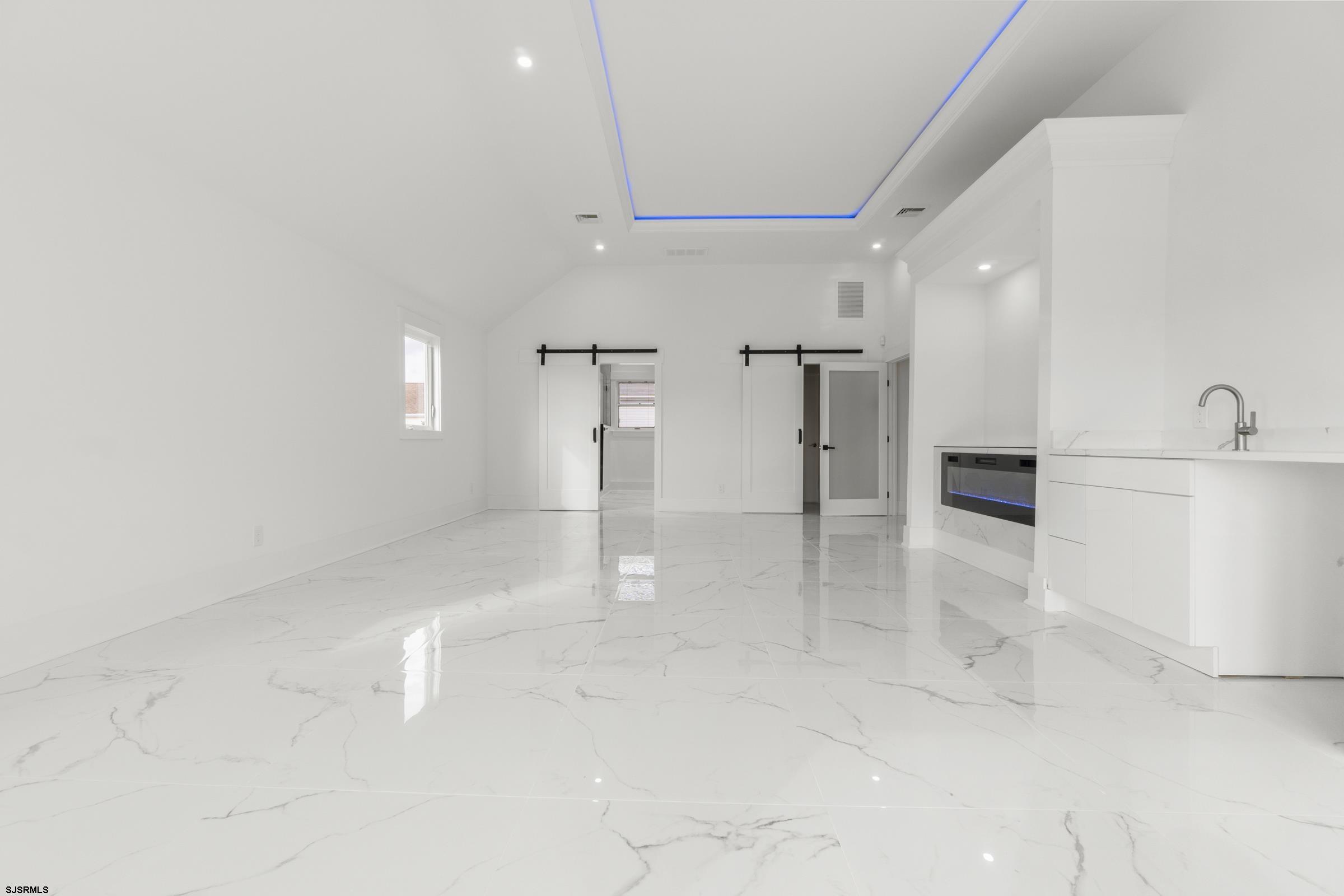 811 N Burghley Avenue