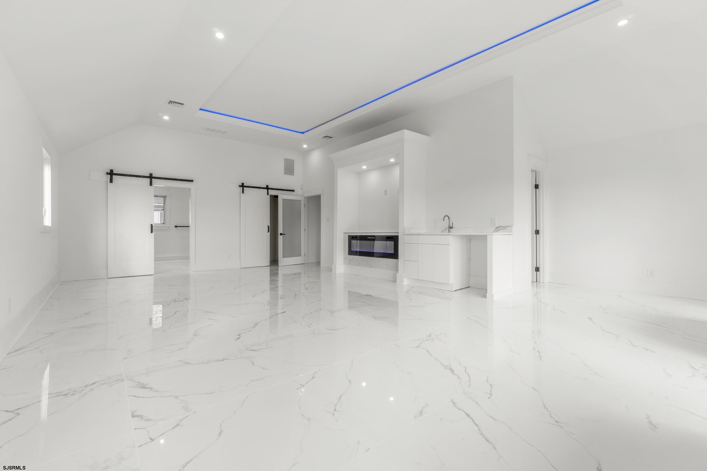 811 N Burghley Avenue