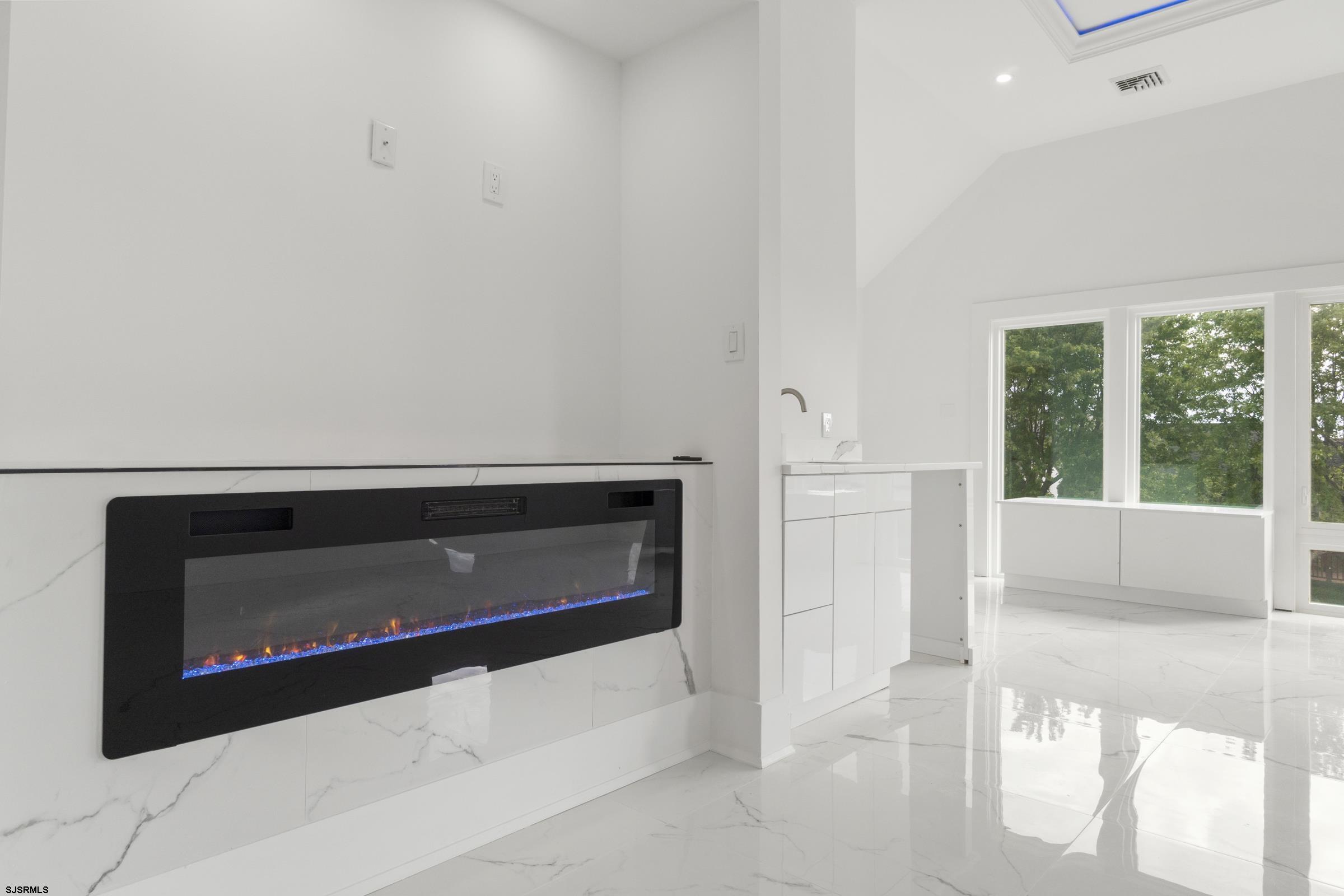 811 N Burghley Avenue