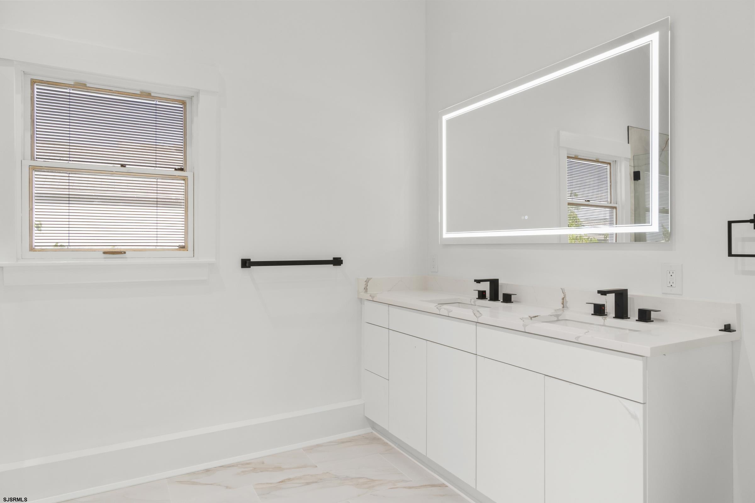 811 N Burghley Avenue