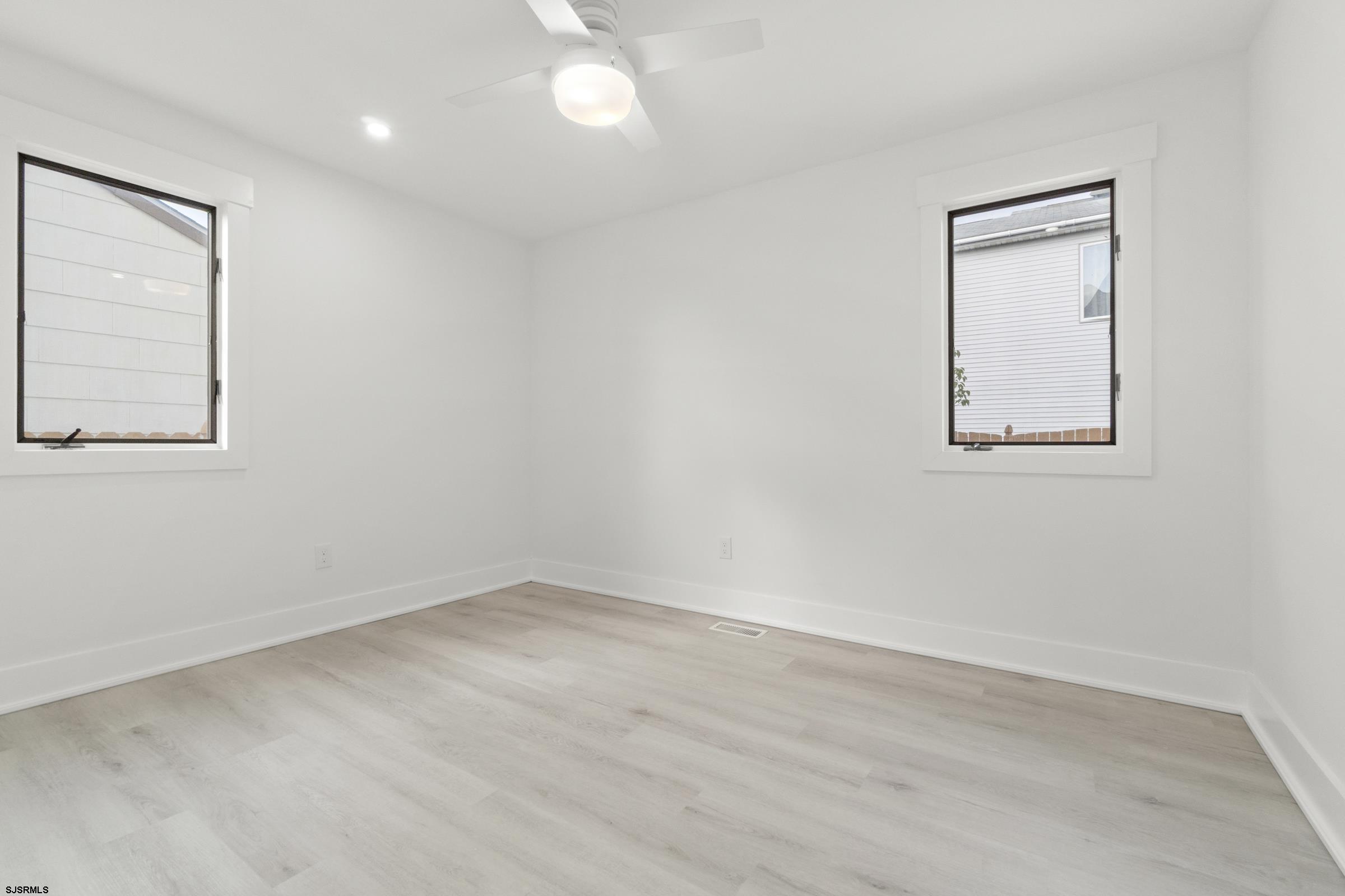 811 N Burghley Avenue