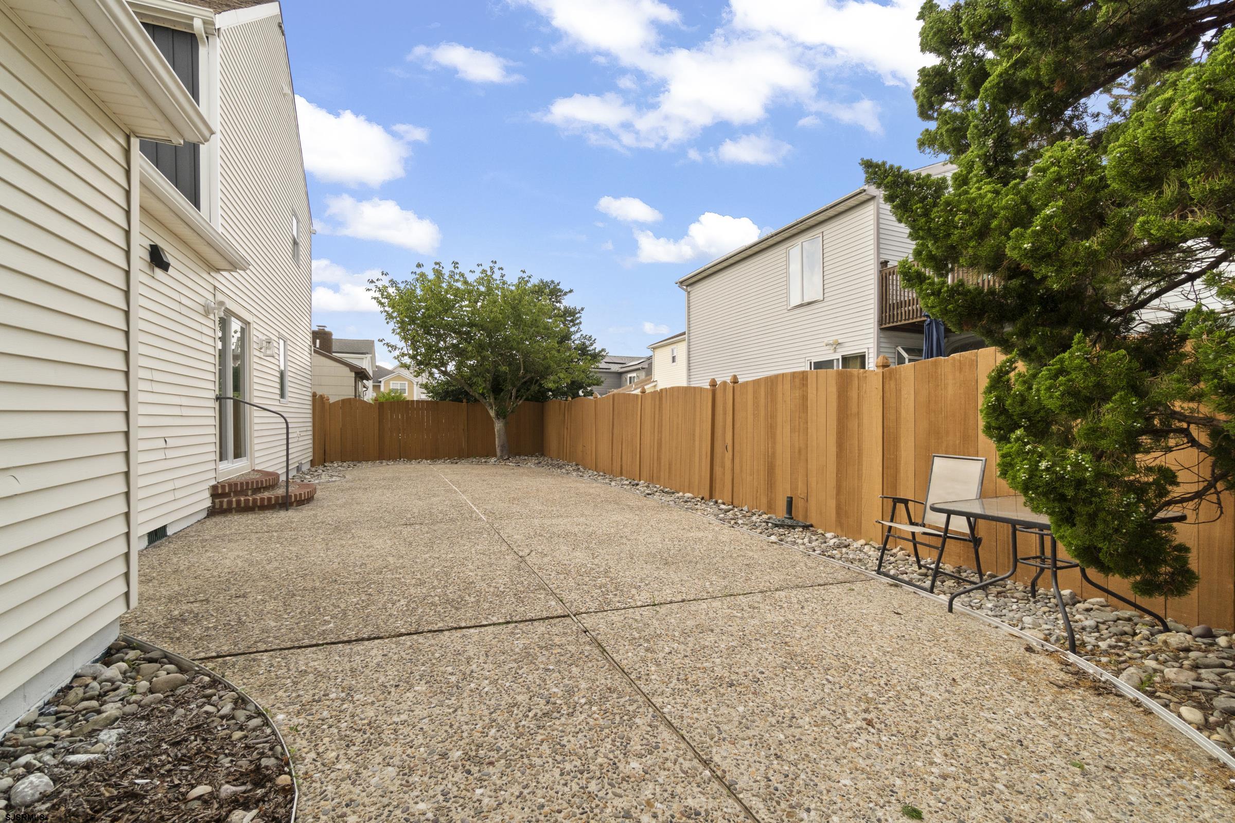 811 N Burghley Avenue