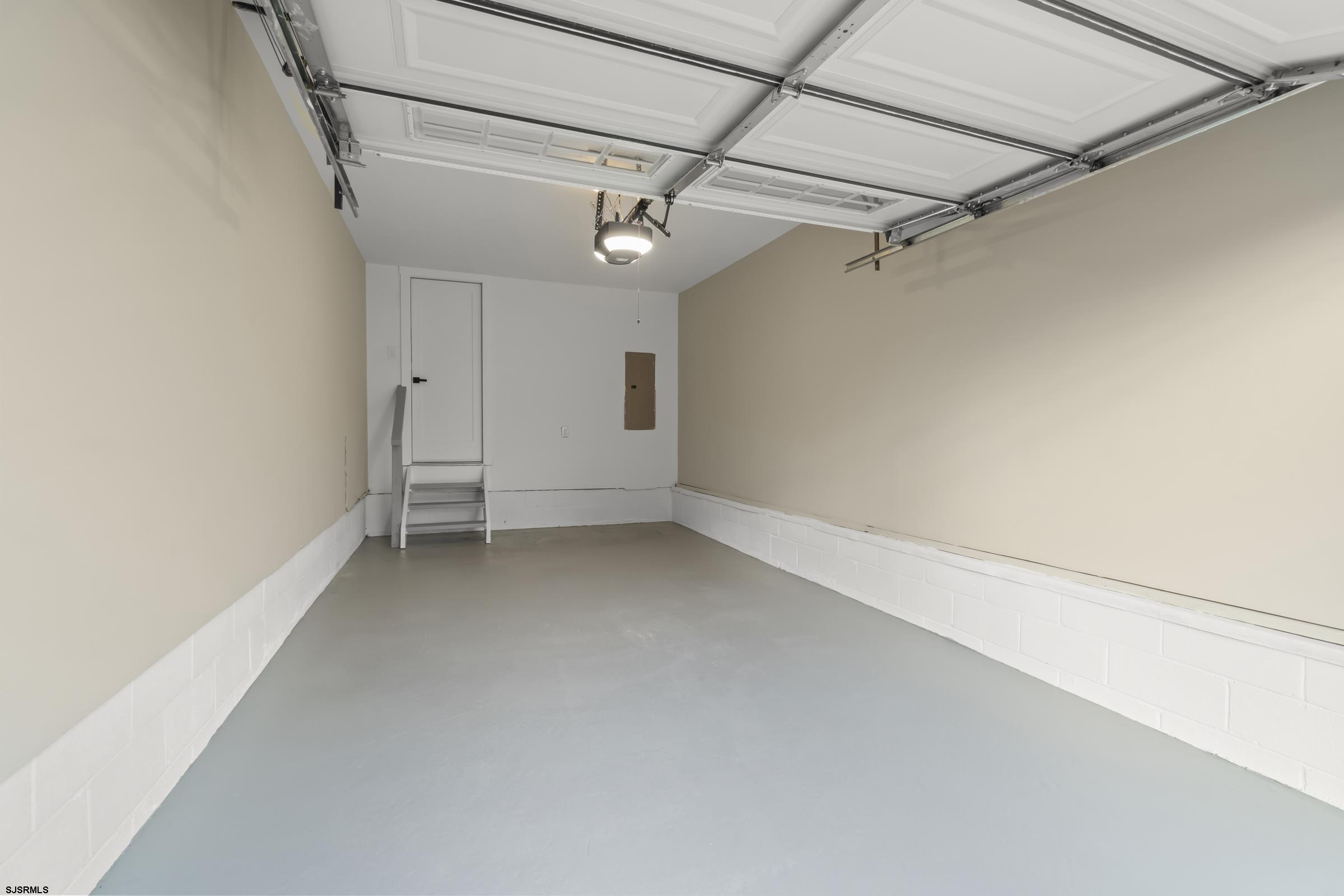 811 N Burghley Avenue