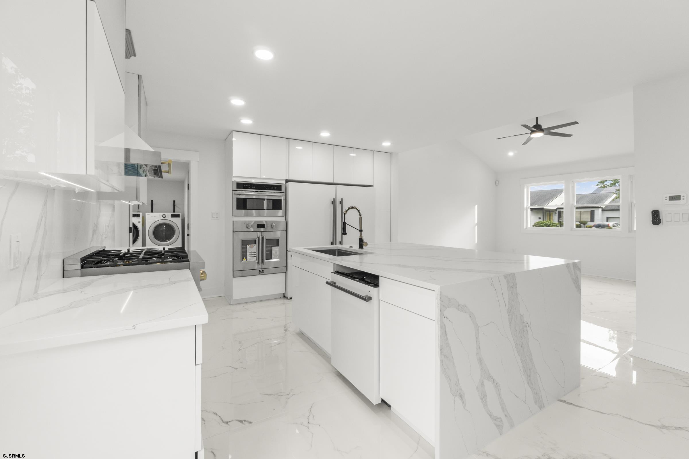 811 N Burghley Avenue