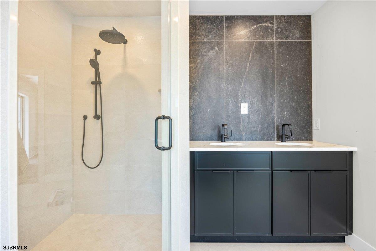 513 N Cambridge Avenue