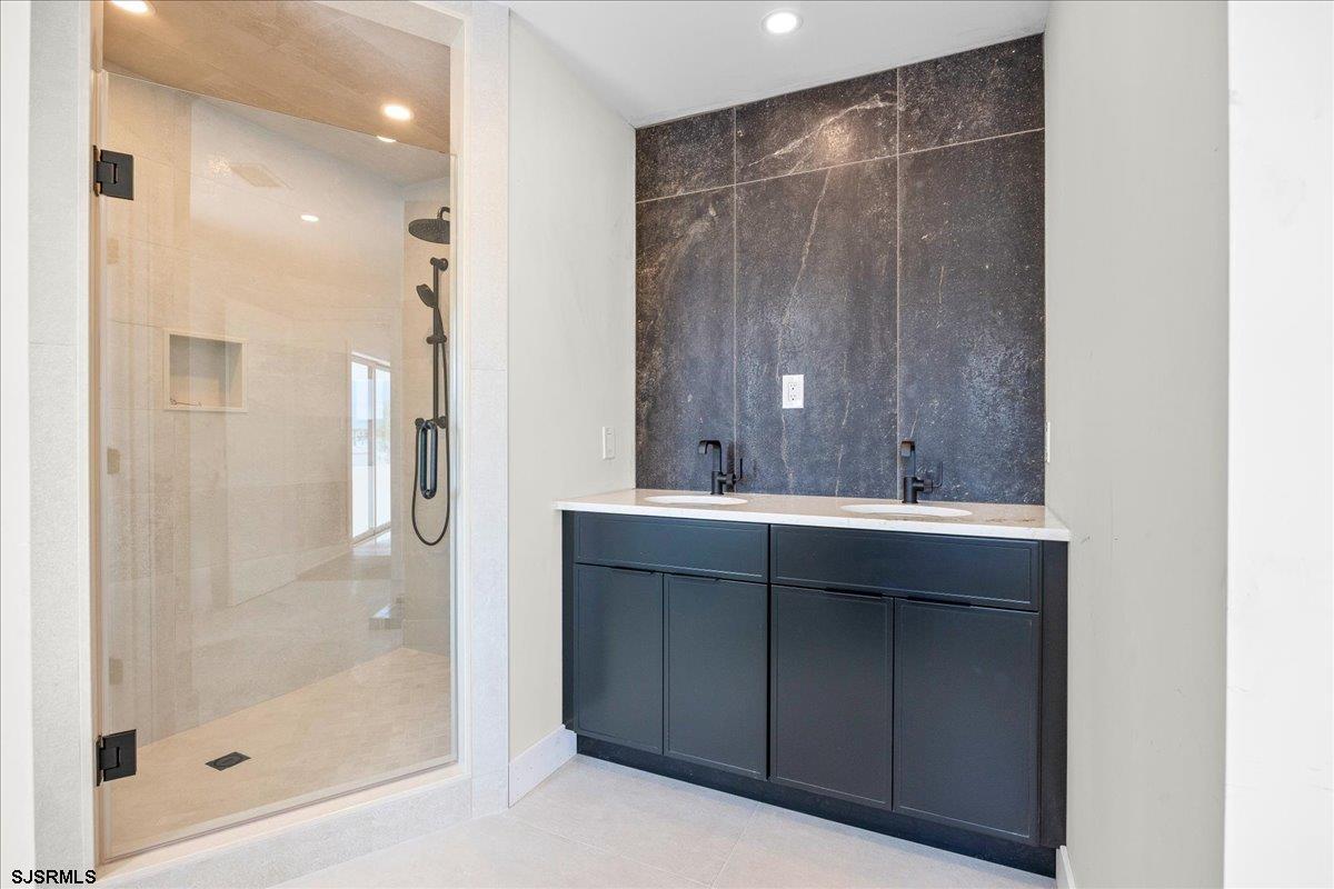 513 N Cambridge Avenue