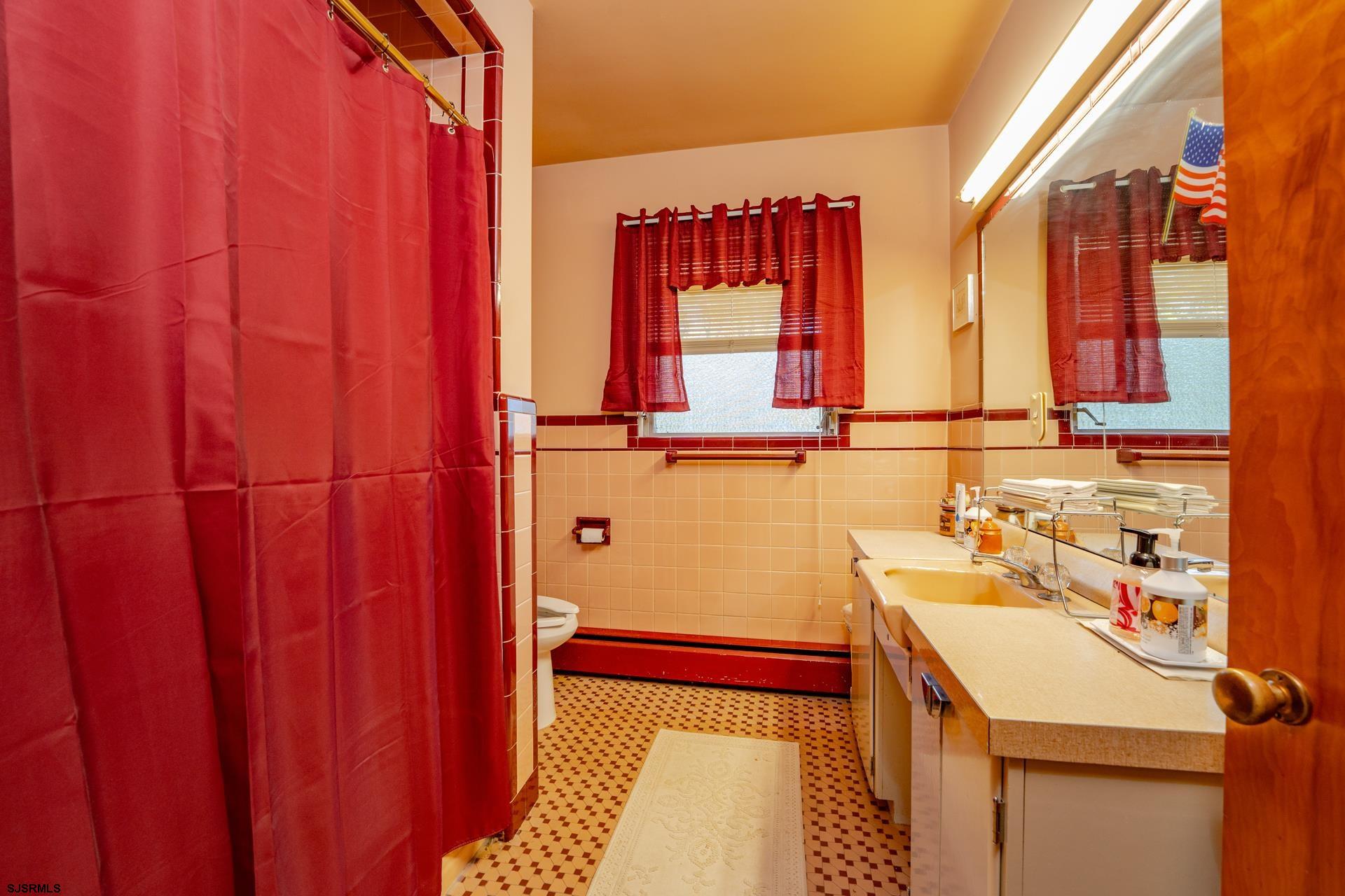 33 E Mechanic Street