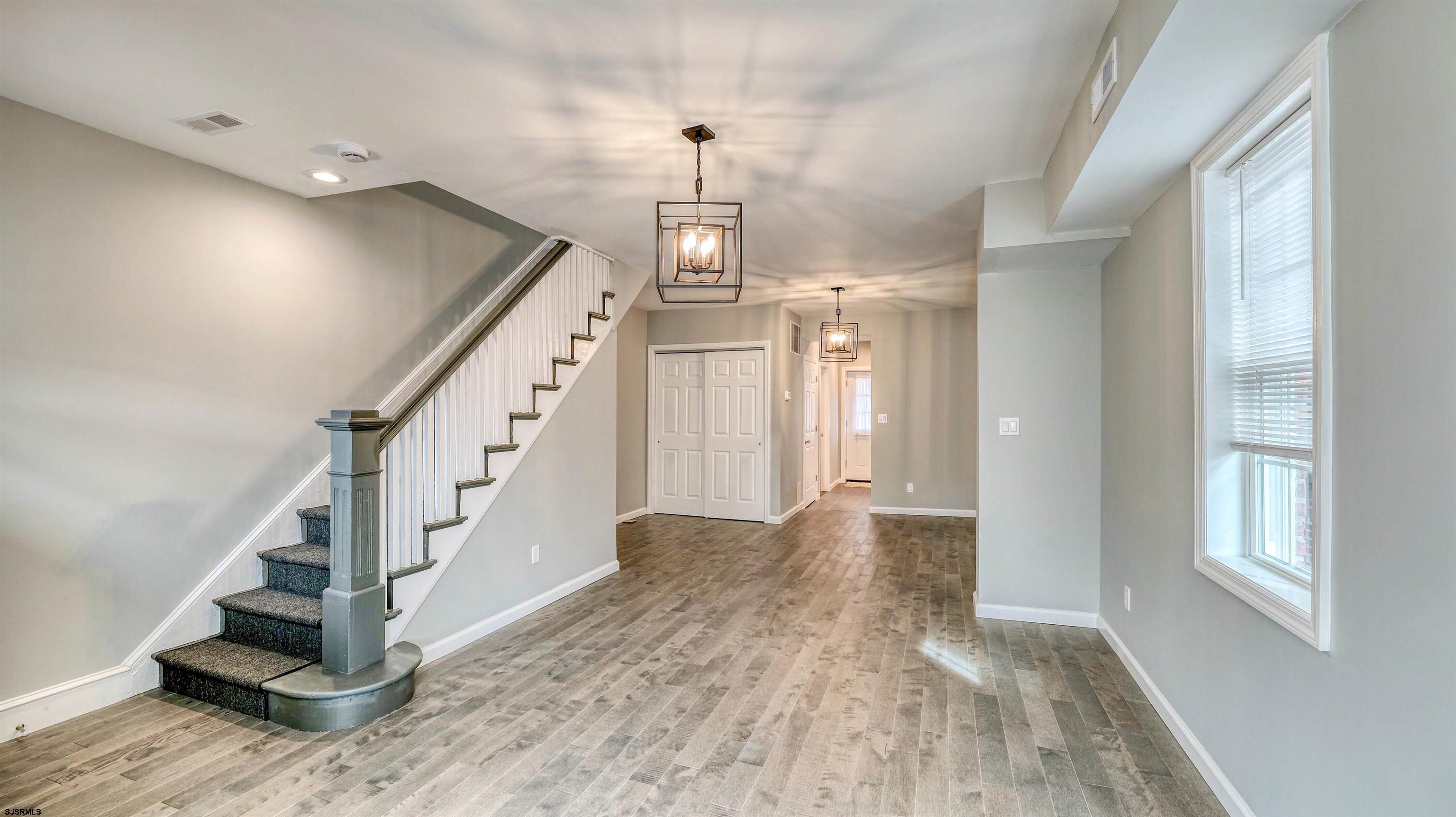 103 N Harvard Avenue - Picture 