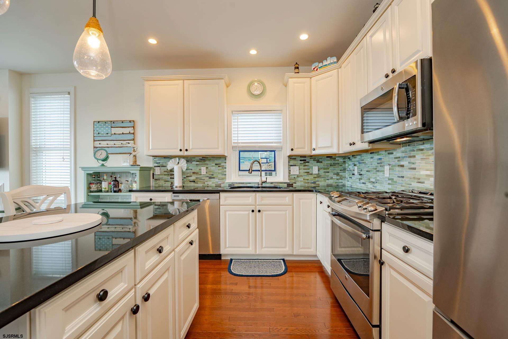 7 W 11th St - Picture 9