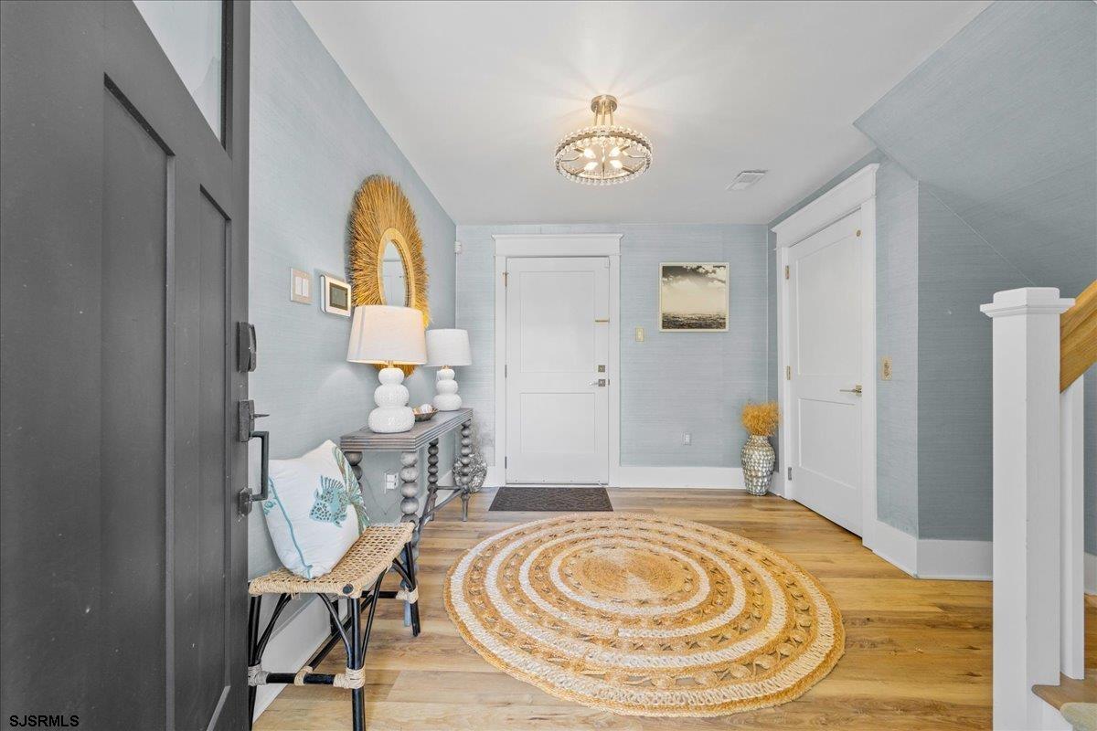 437 N Thurlow - Picture 