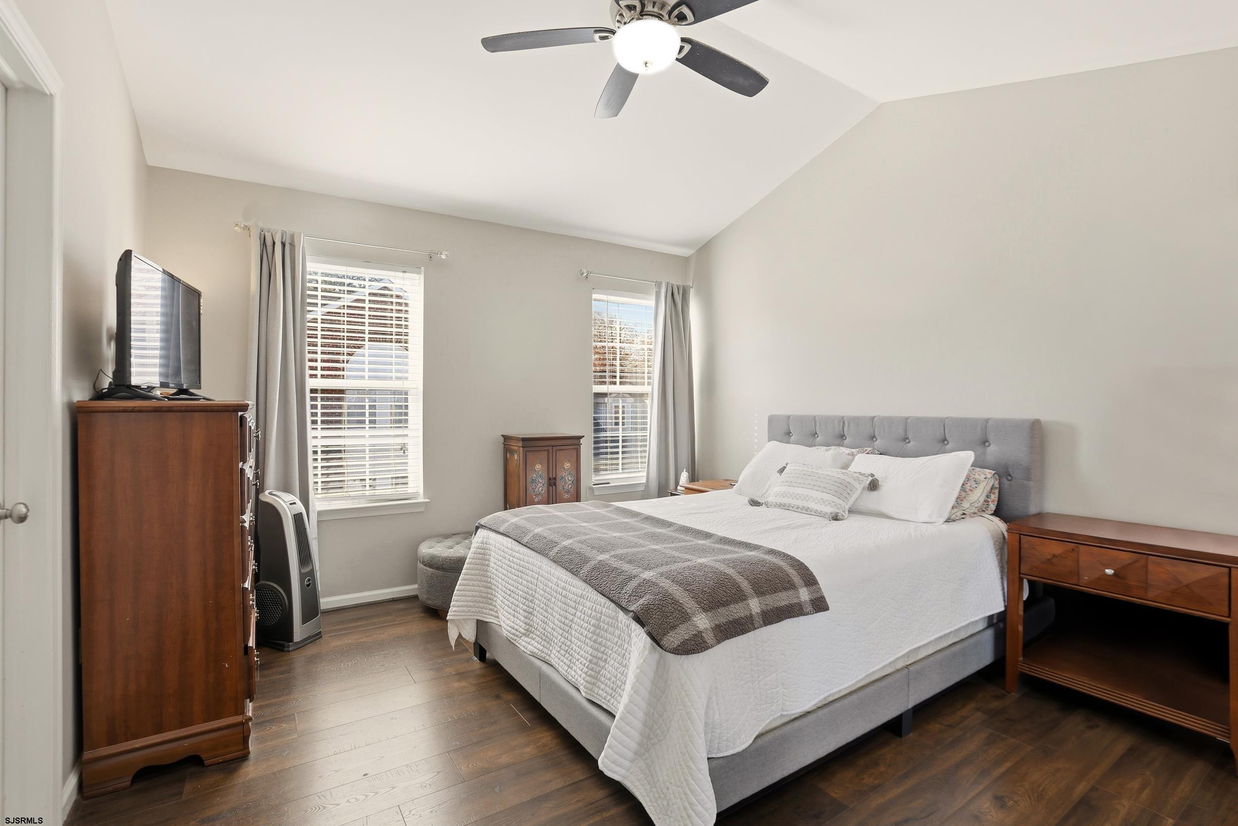 1544 Ben Franklin Ct