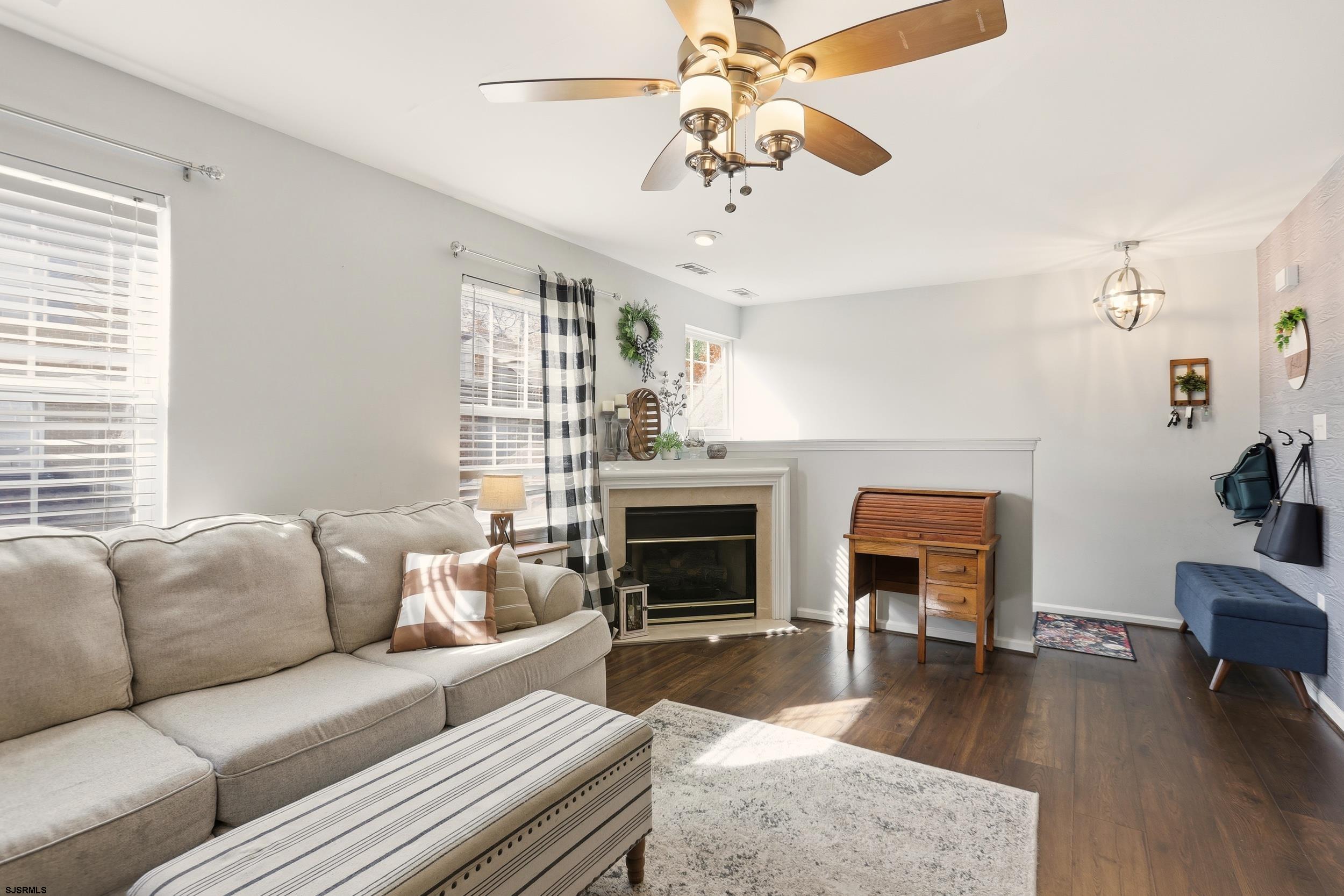 1544 Ben Franklin Ct