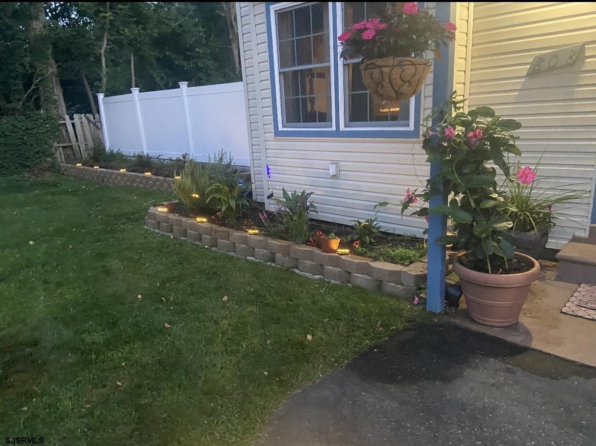 808 Flora Court - Picture 1