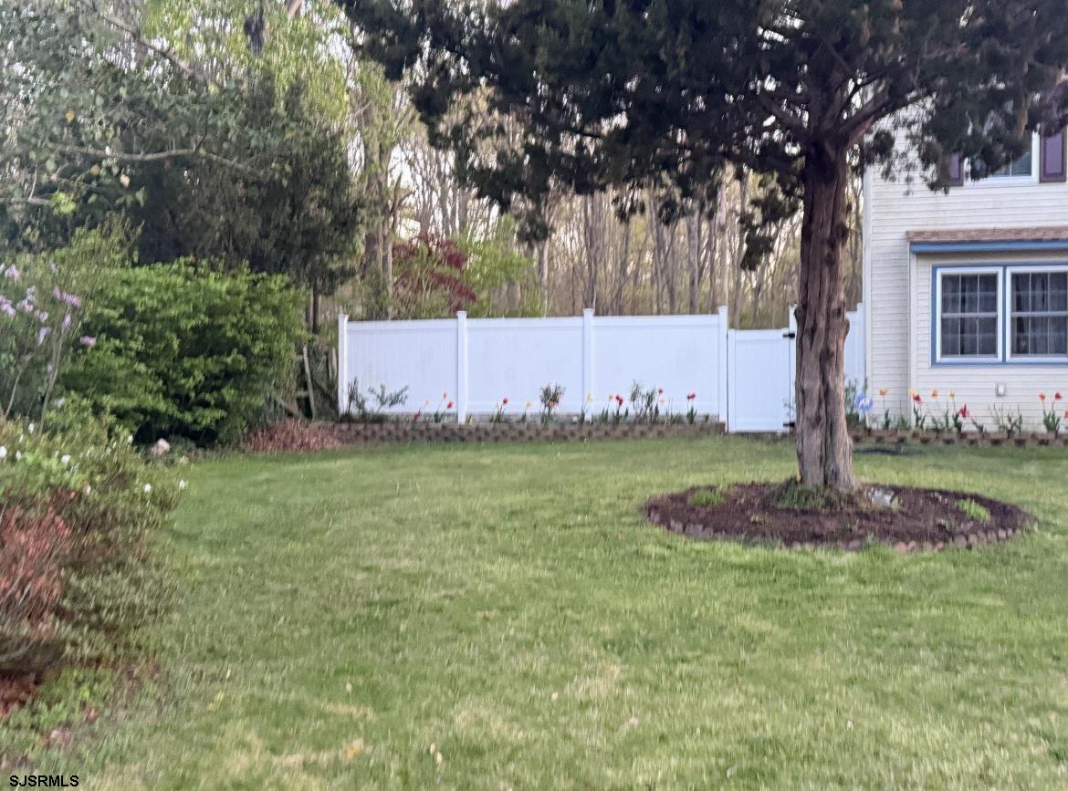 808 Flora Court - Picture 2