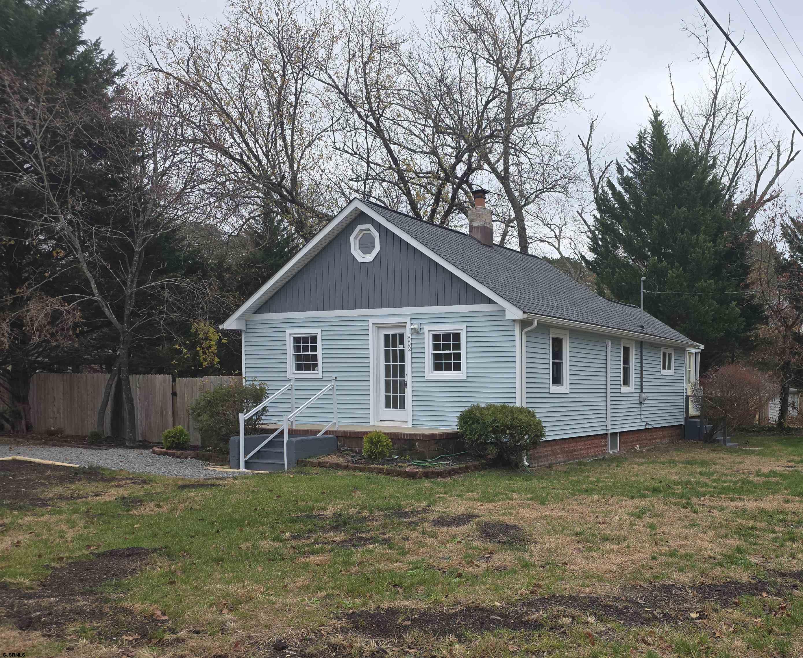 802 Hamburg Ave 