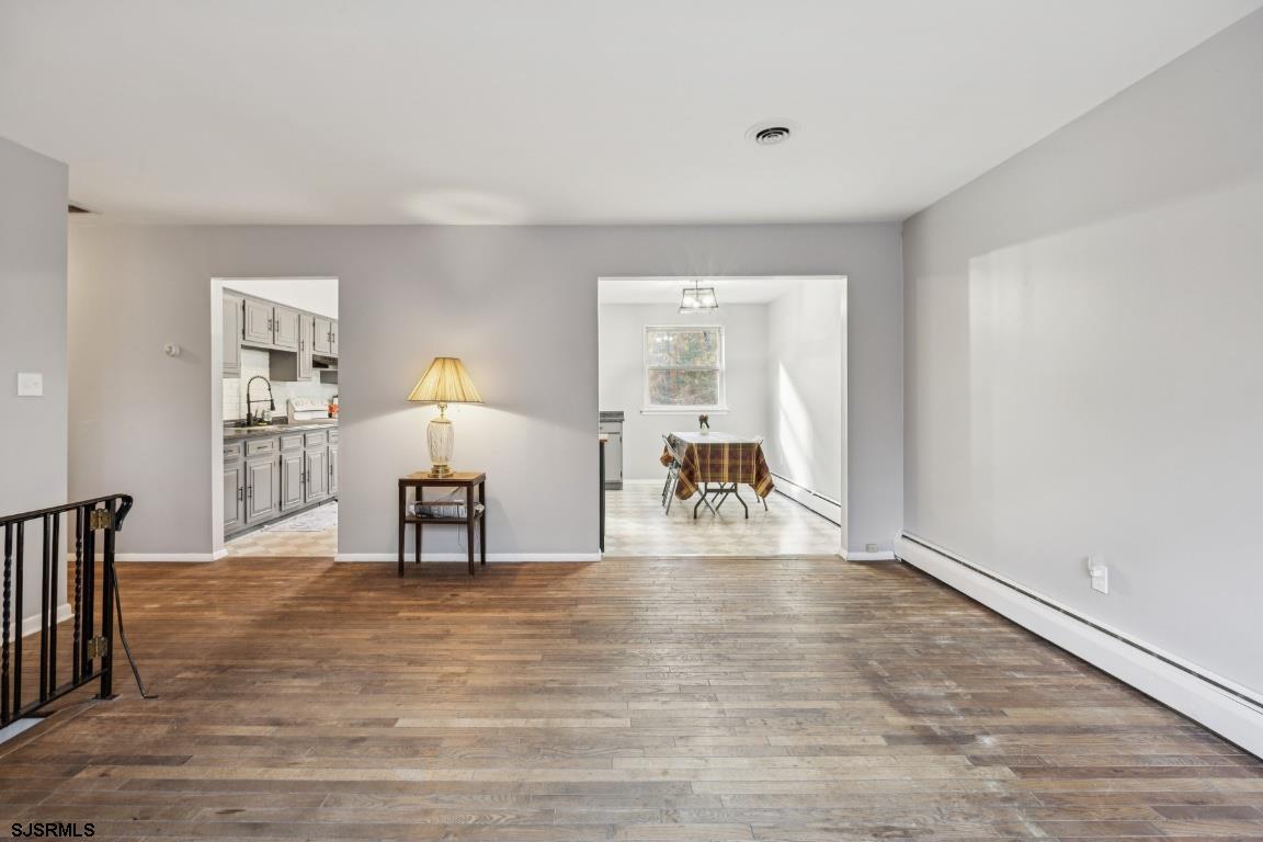 207 Sooy Pl - Picture 2