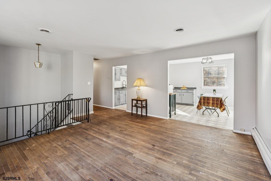 207 Sooy Pl - Picture 3