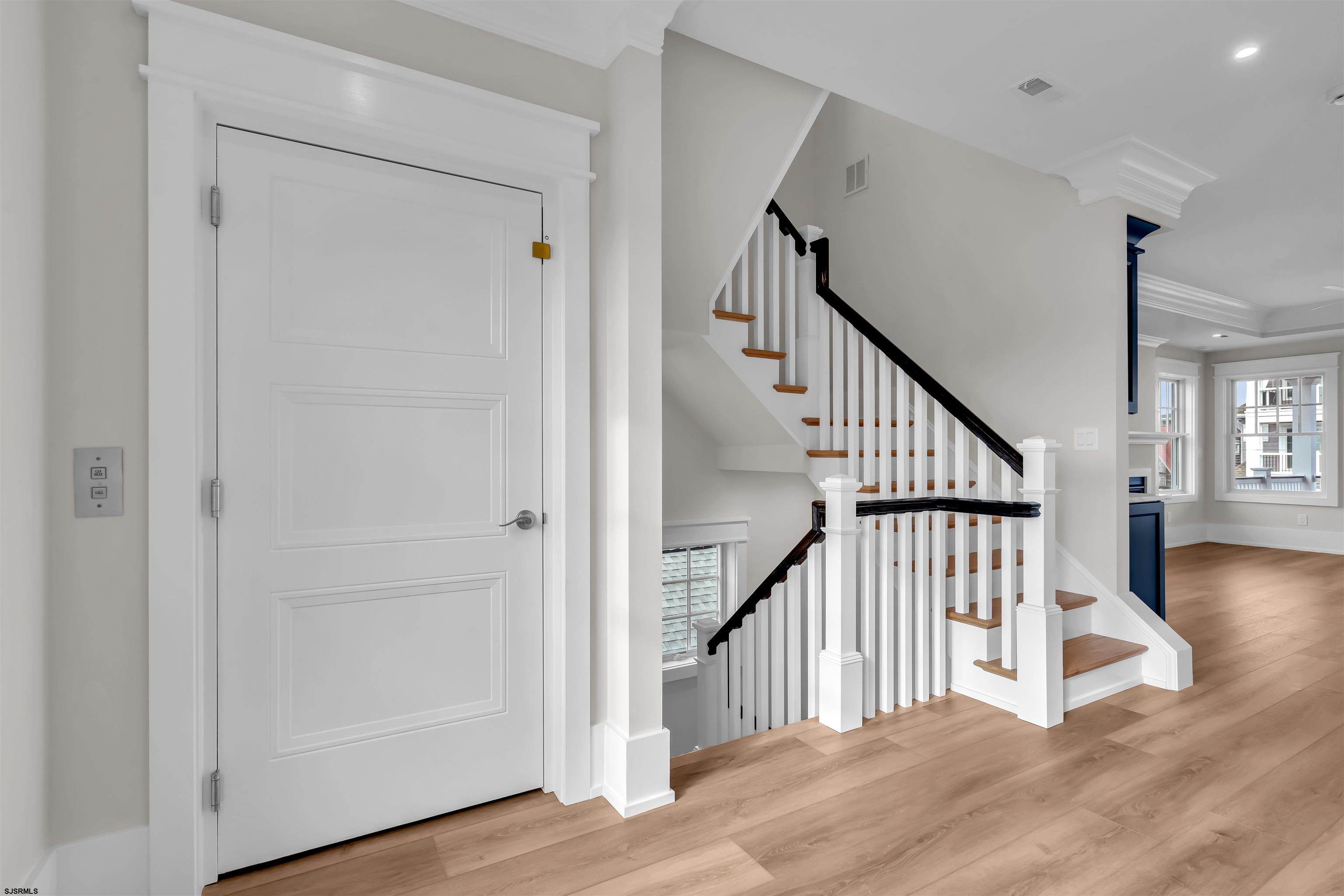 810 St James Place - Picture 