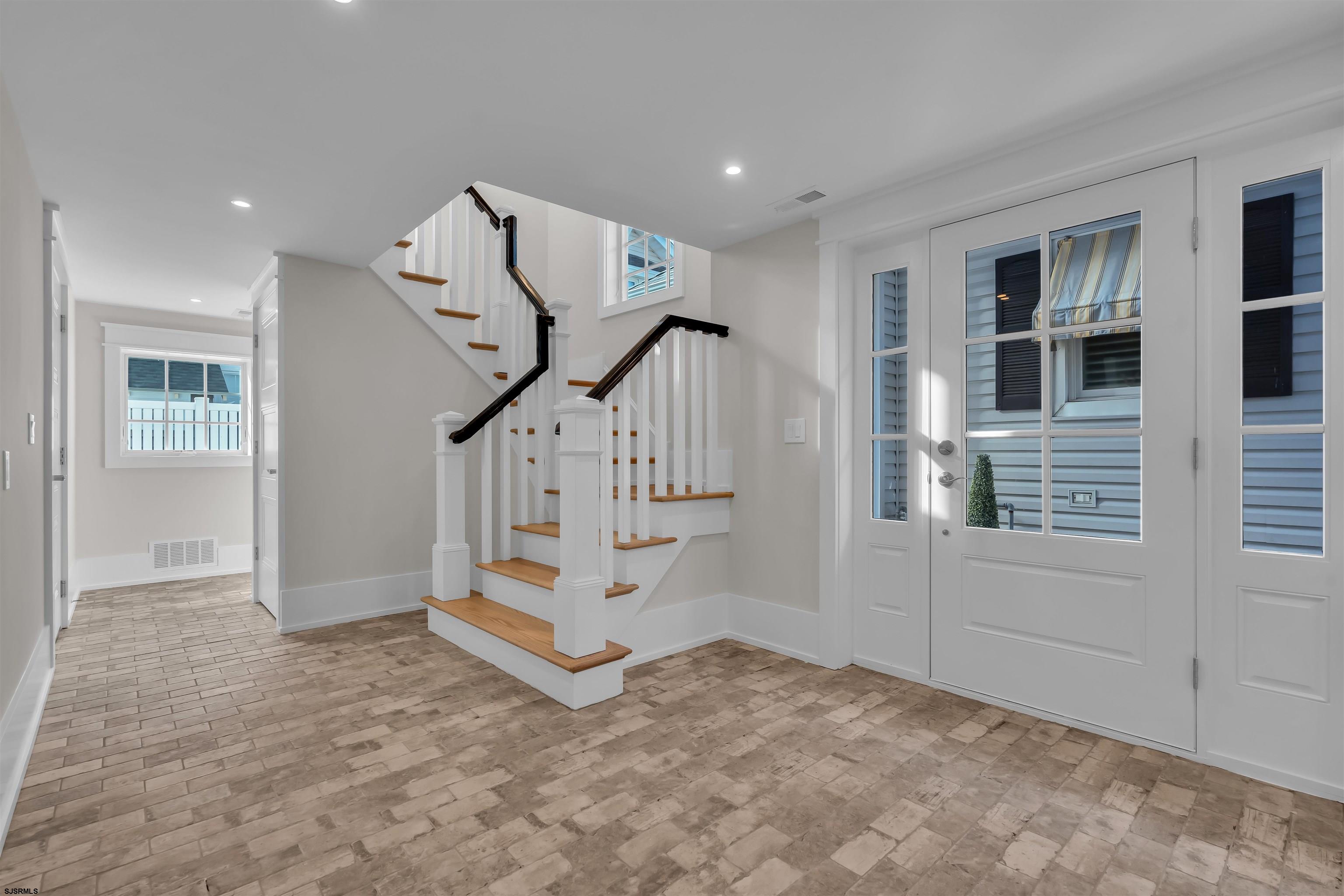 810 St James Place - Picture 