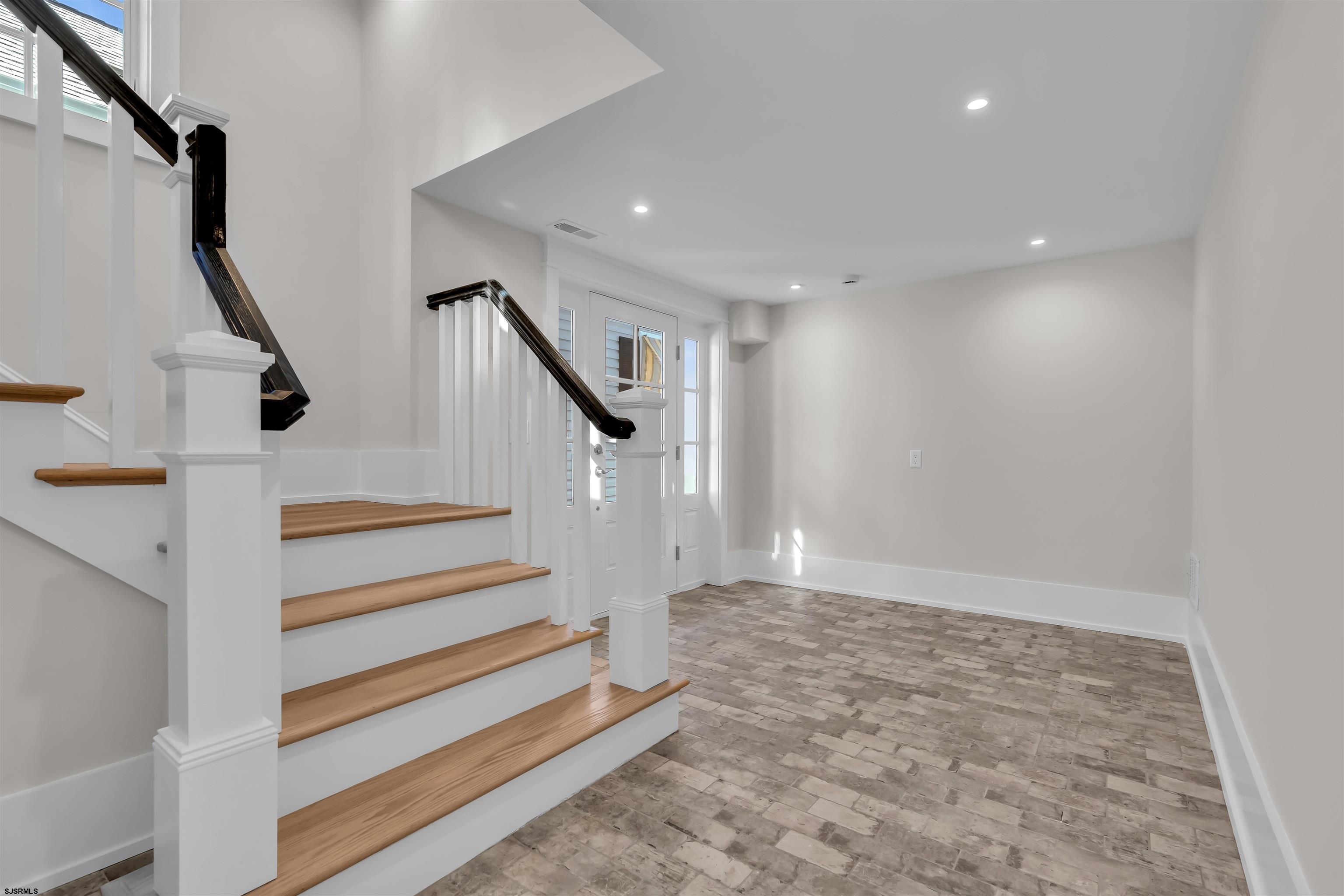 810 St James Place - Picture 