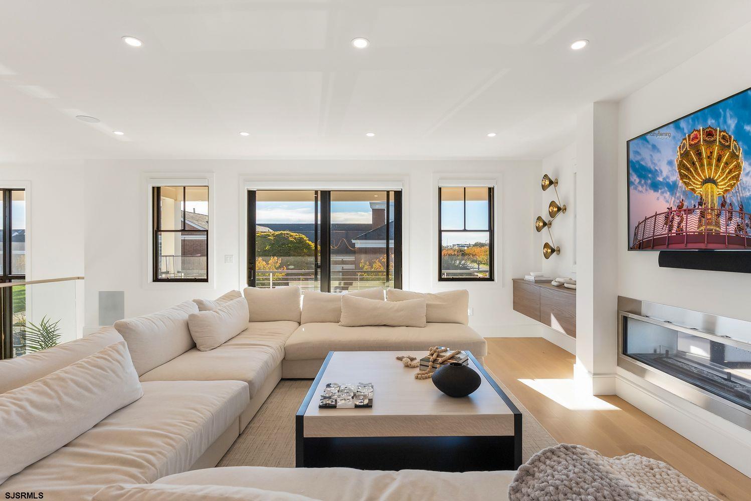 1 S Sumner Avenue - Picture 4