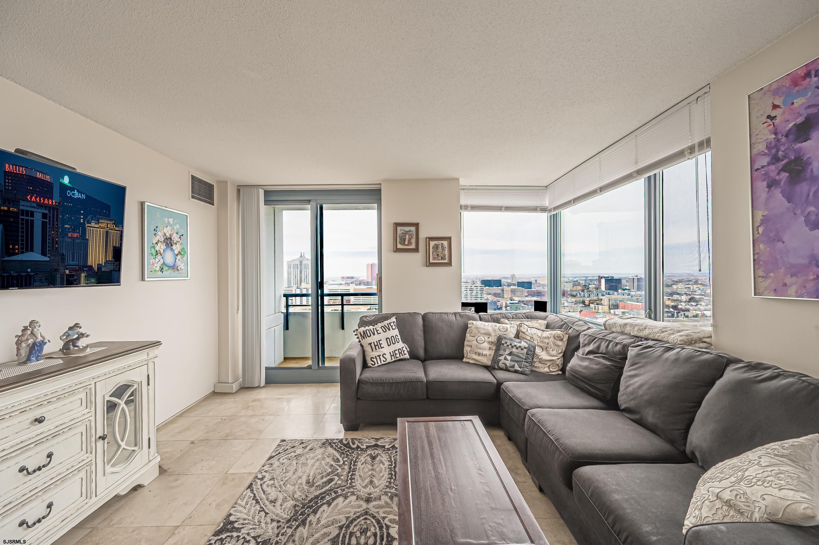 526 Pacific Avenue - Picture 2