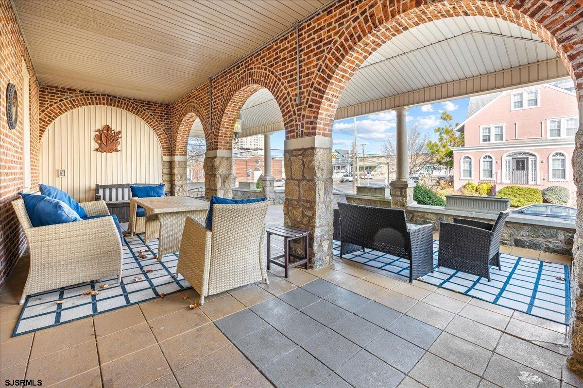 102 S Dover Avenue - Picture 1