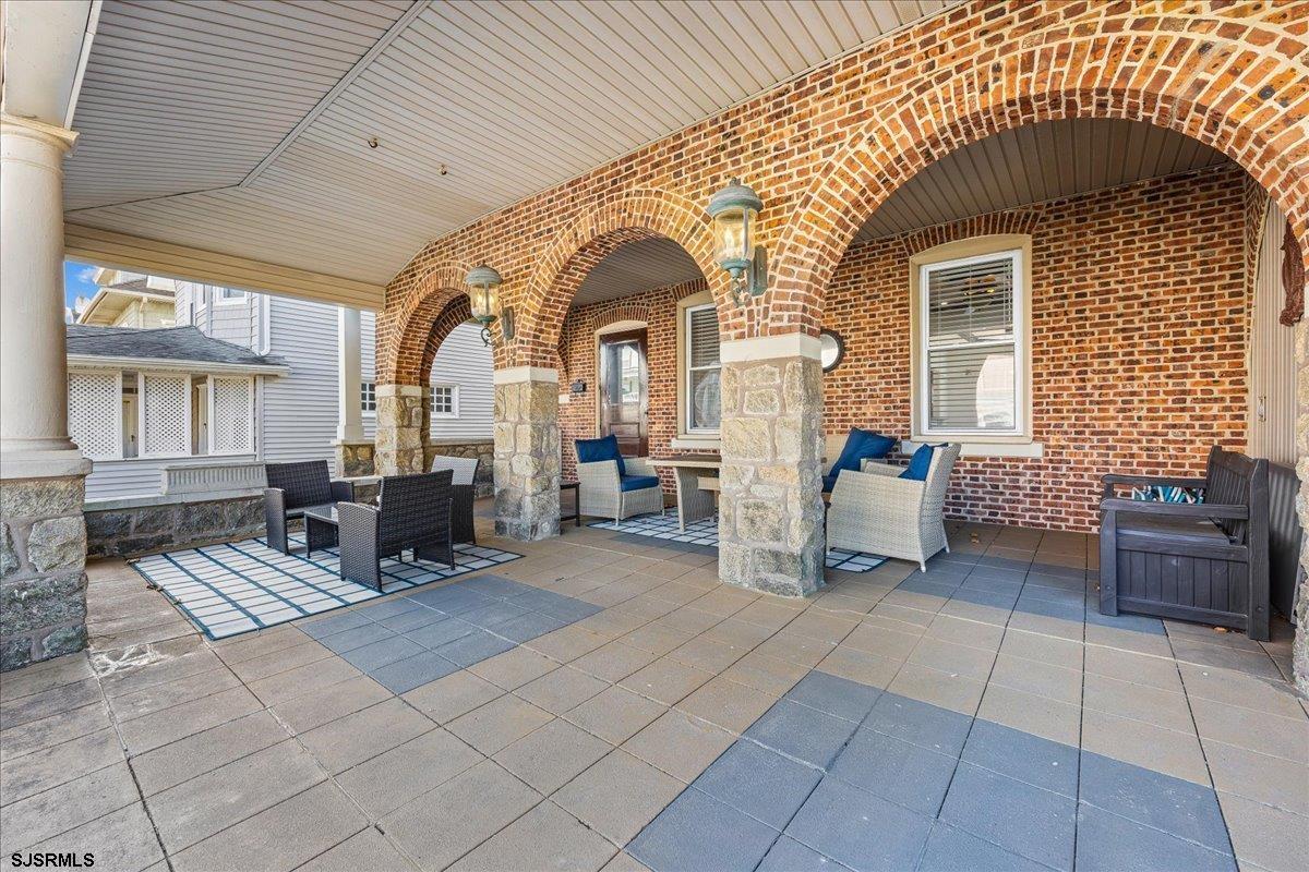 102 S Dover Avenue - Picture 2