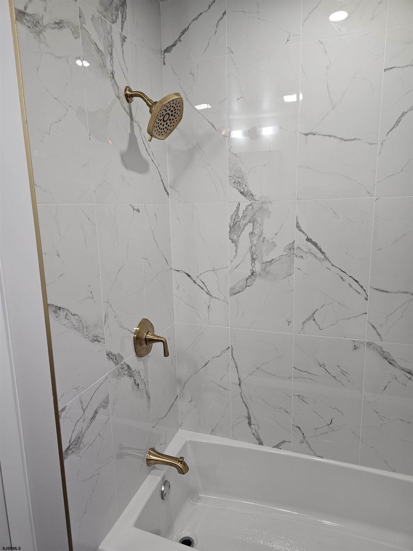 117 Redcrest St - Picture 3