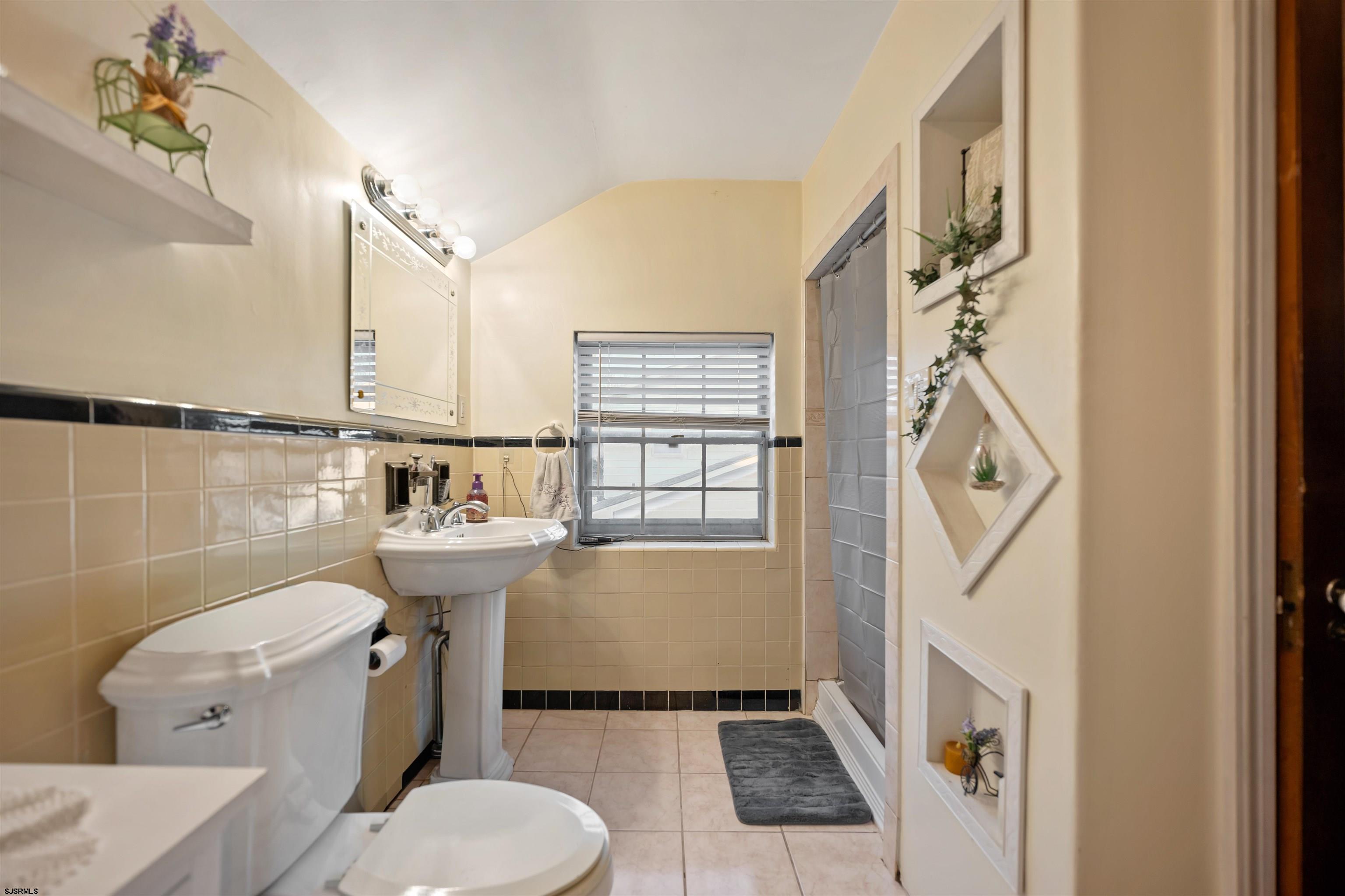 38 Deshibe Ter Avenue