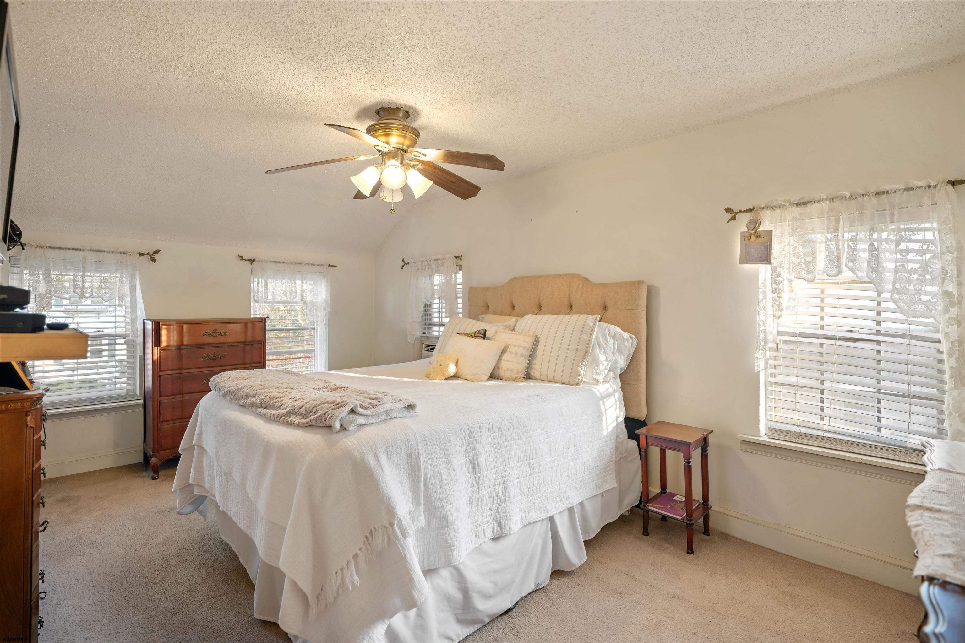 38 Deshibe Ter Avenue