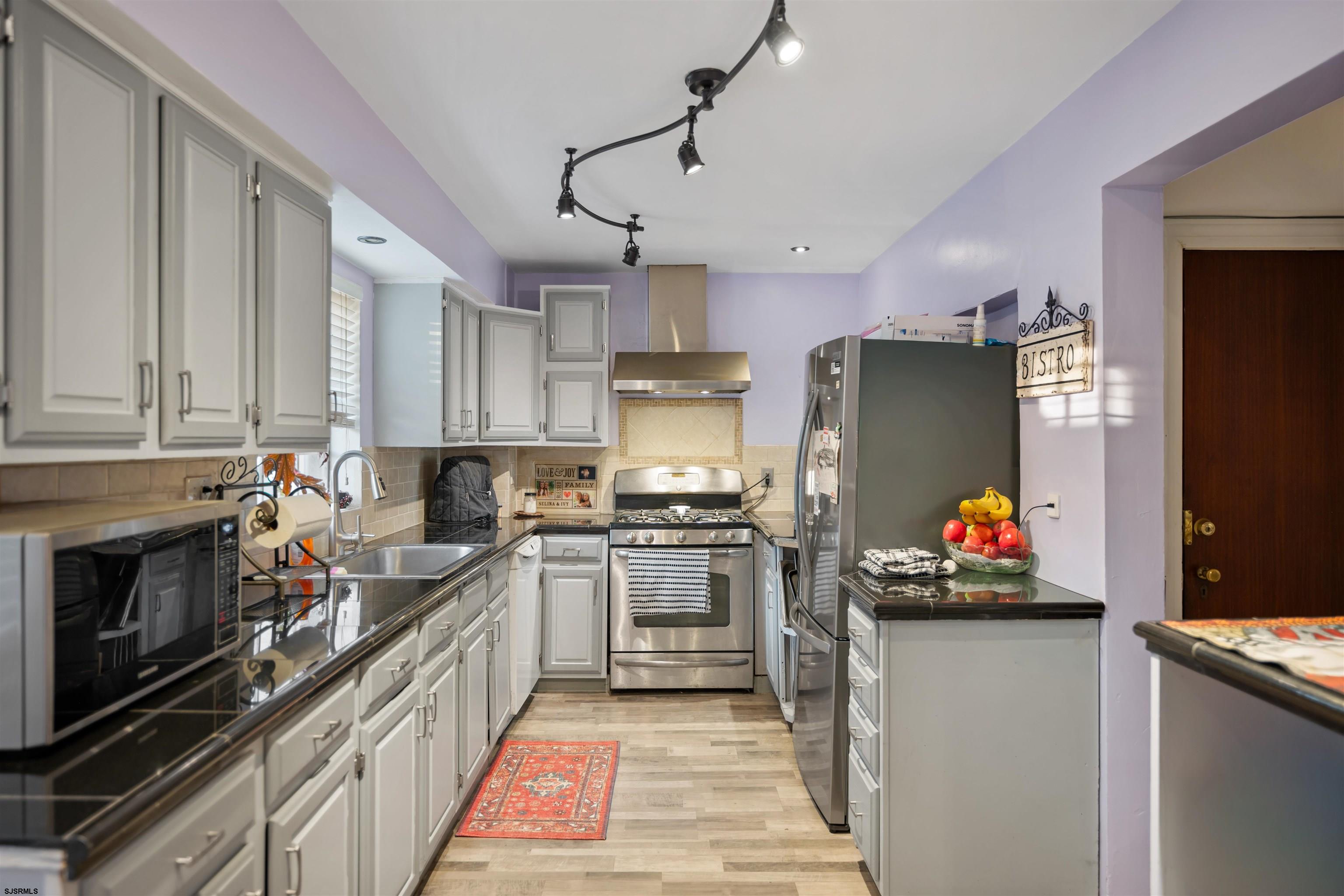 38 Deshibe Ter Avenue