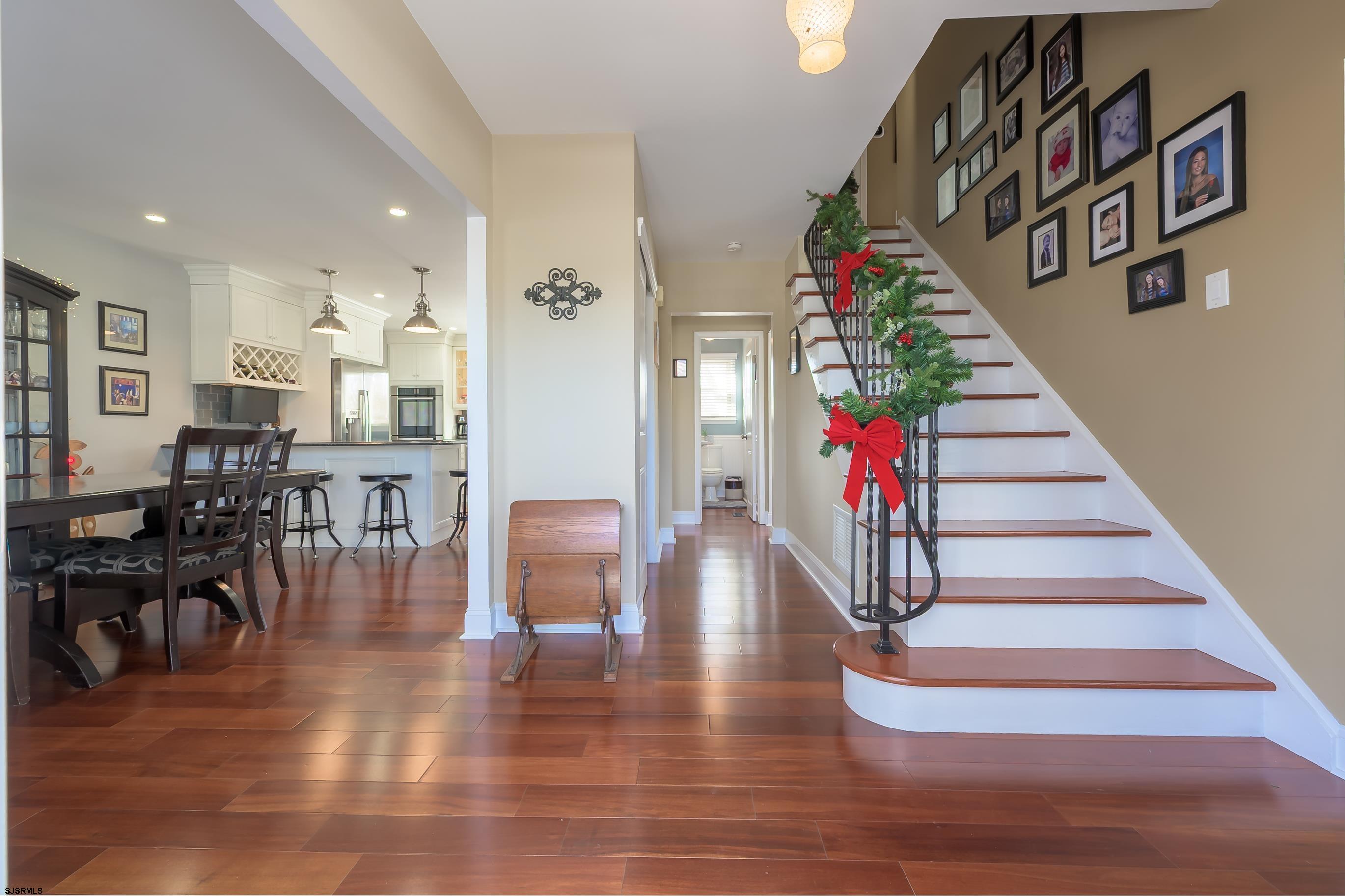 1 Exeter Ct - Picture 