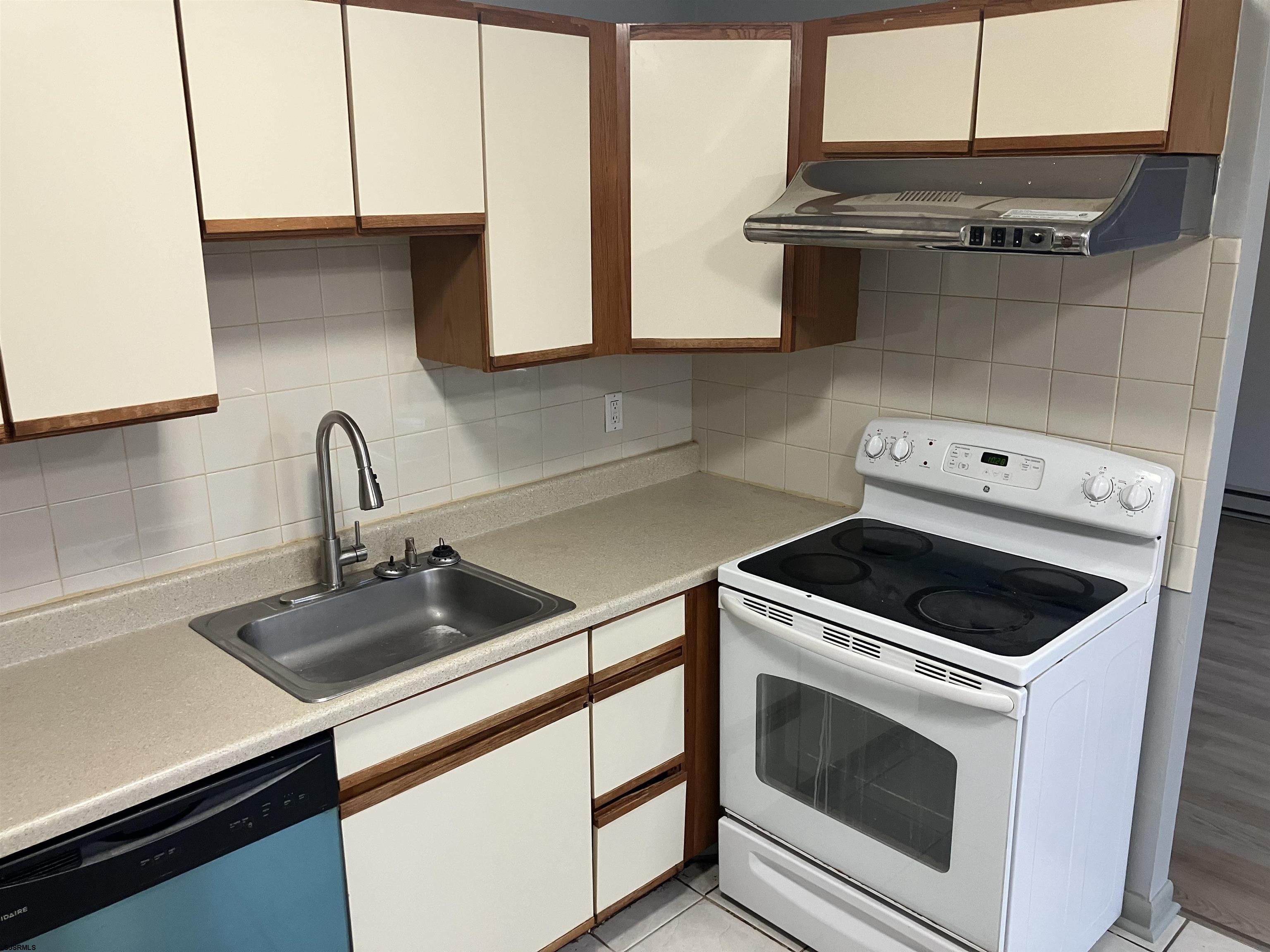 59 Oxford Village - Picture 