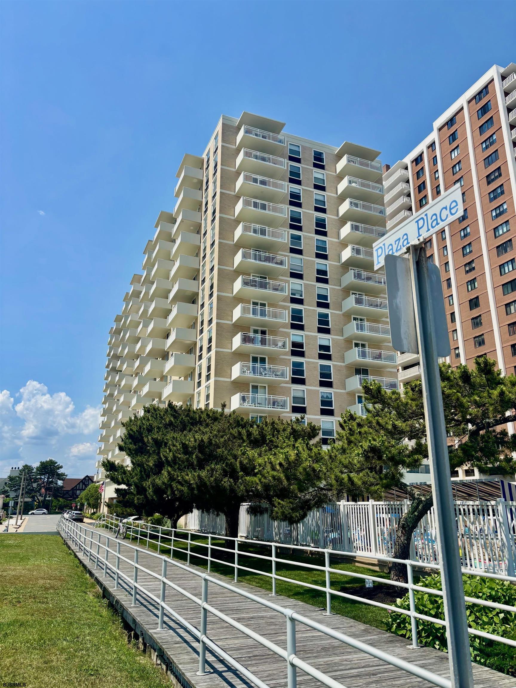 101 S Plaza Place - Picture 2