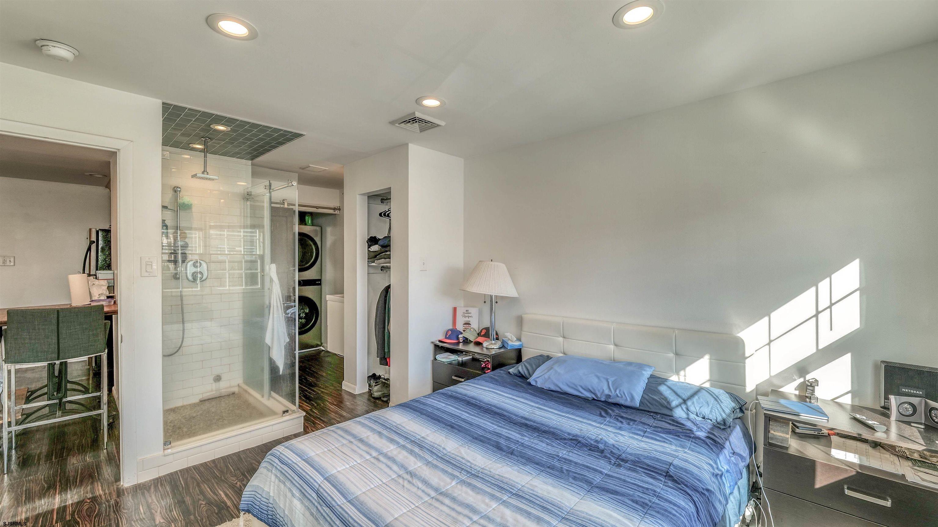 7811 Atlantic Avenue