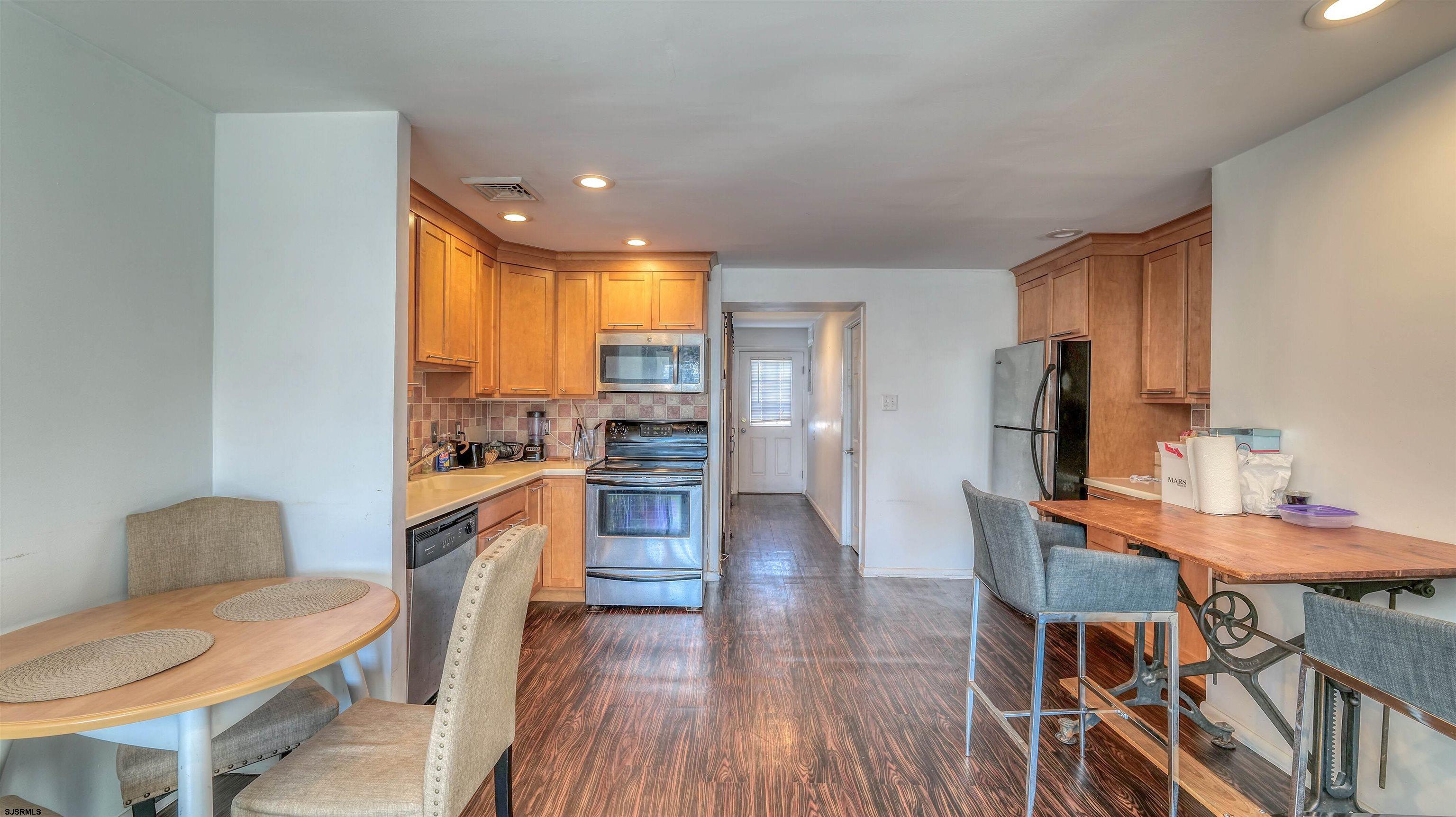 7811 Atlantic Avenue - Picture 4