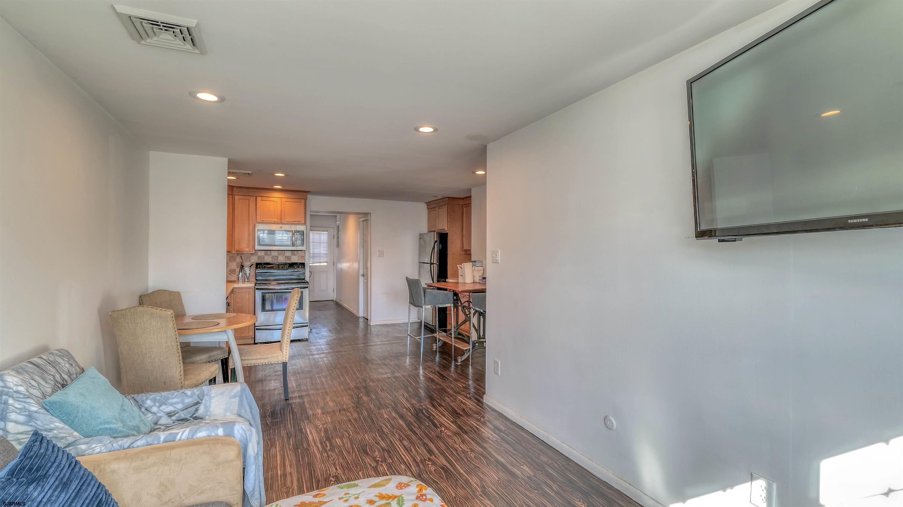 7811 Atlantic Avenue