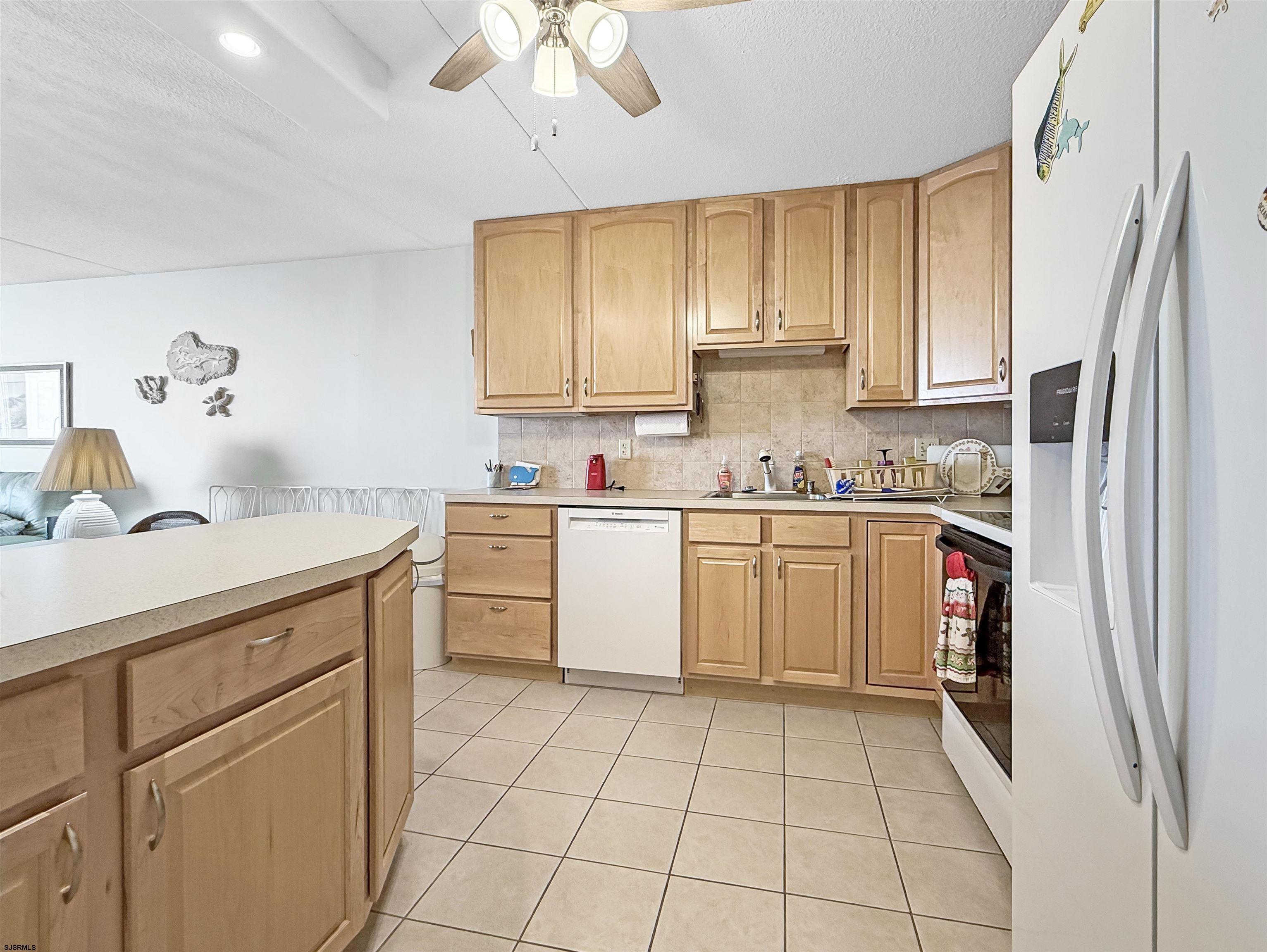 935 Ocean Avenue - Picture 