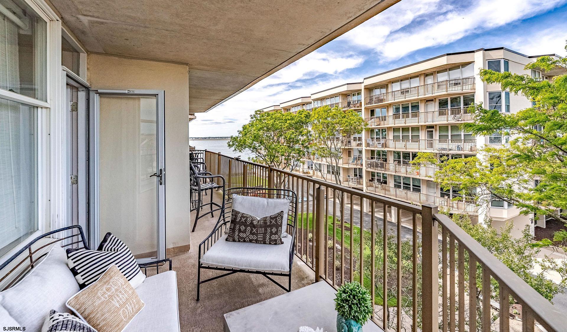 500 Bay Avenue - Picture 