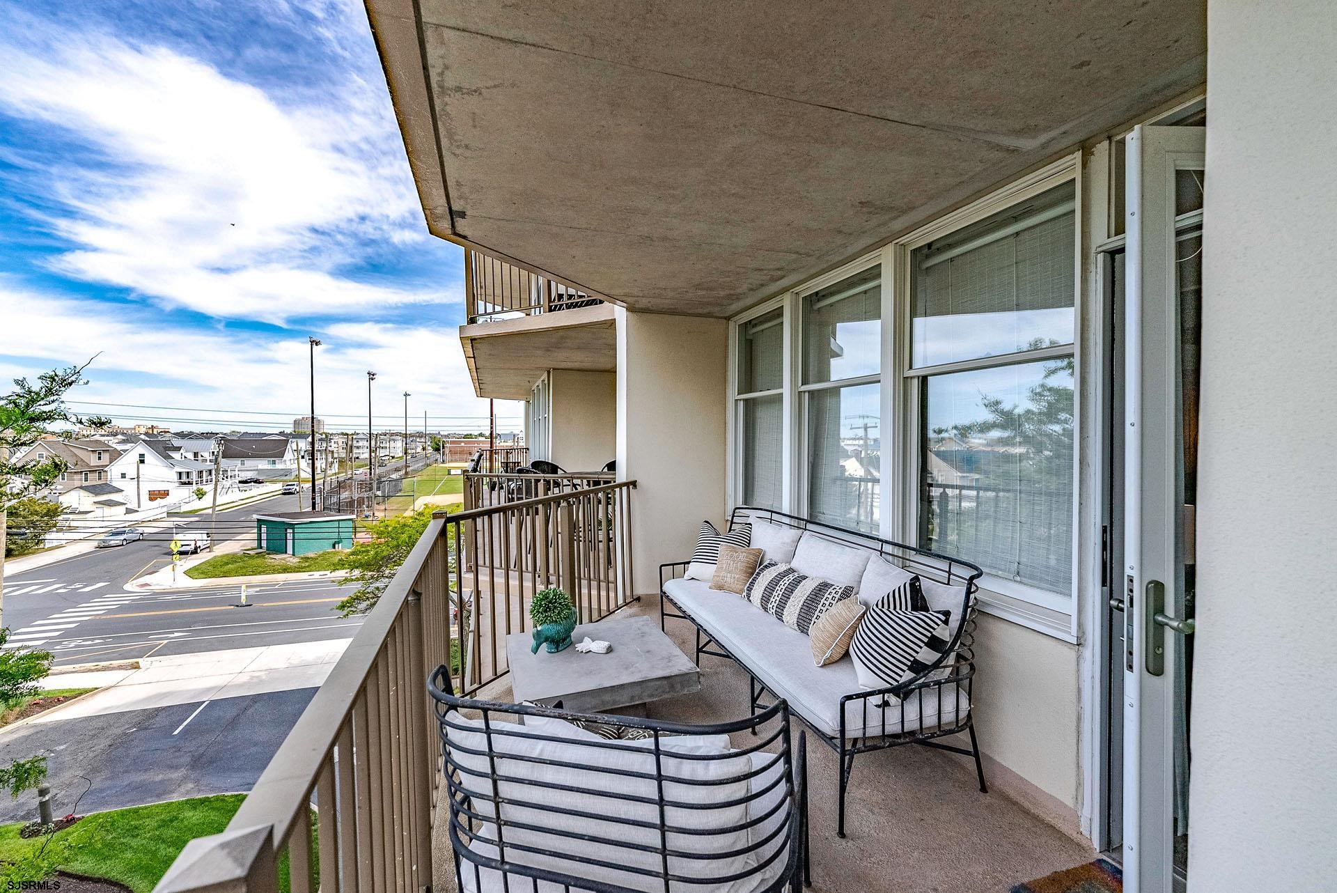 500 Bay Avenue - Picture 