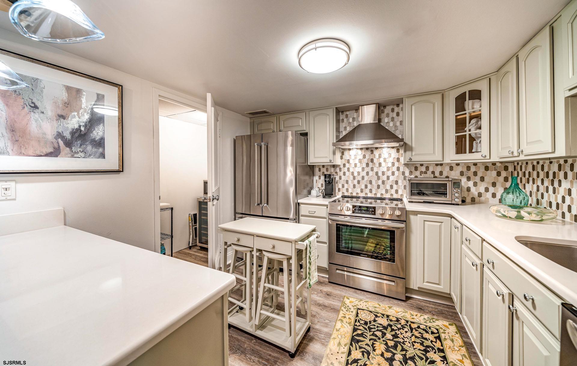 500 Bay Avenue - Picture 8