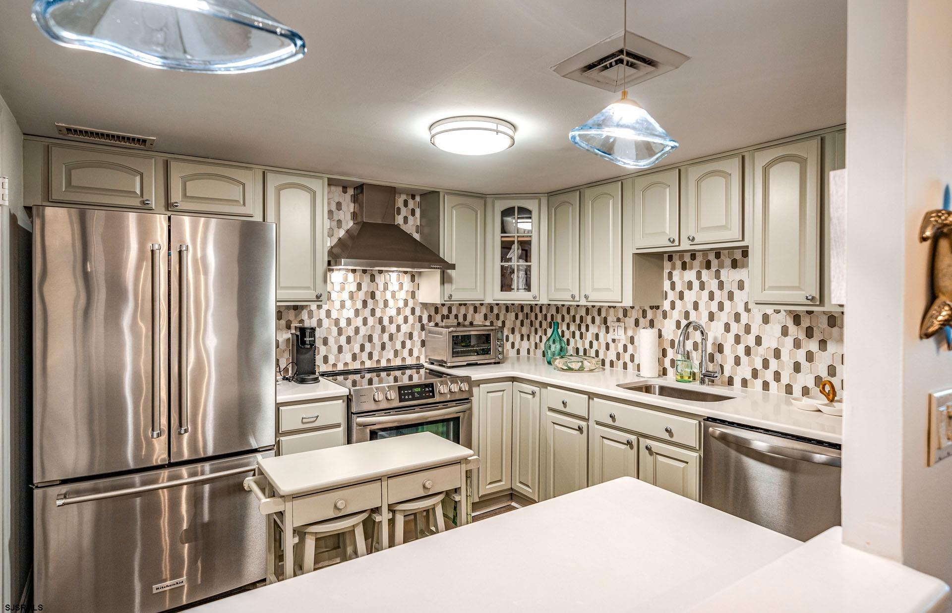 500 Bay Avenue - Picture 9