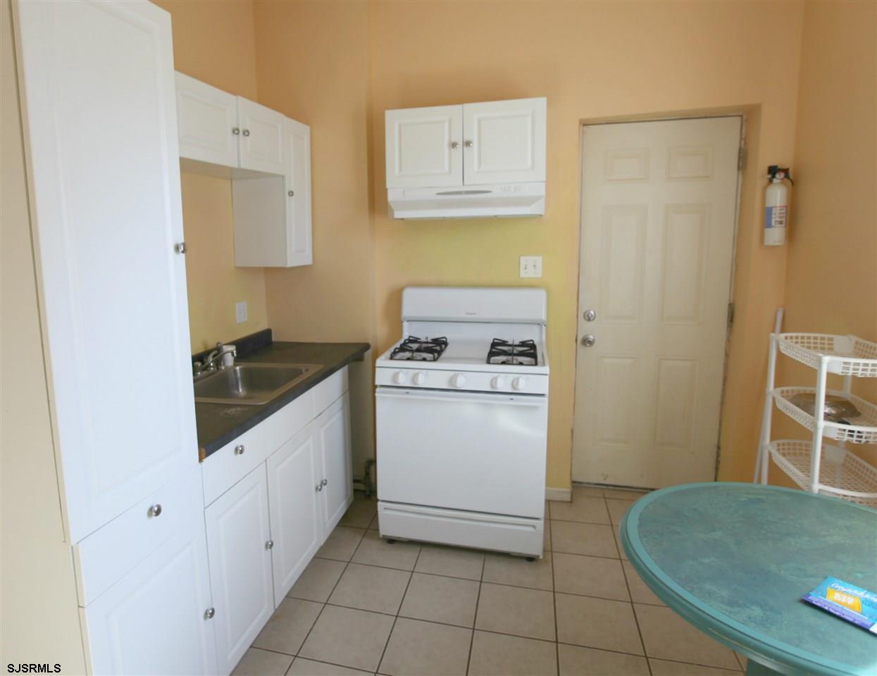 1918 Caspian Avenue - Picture 4