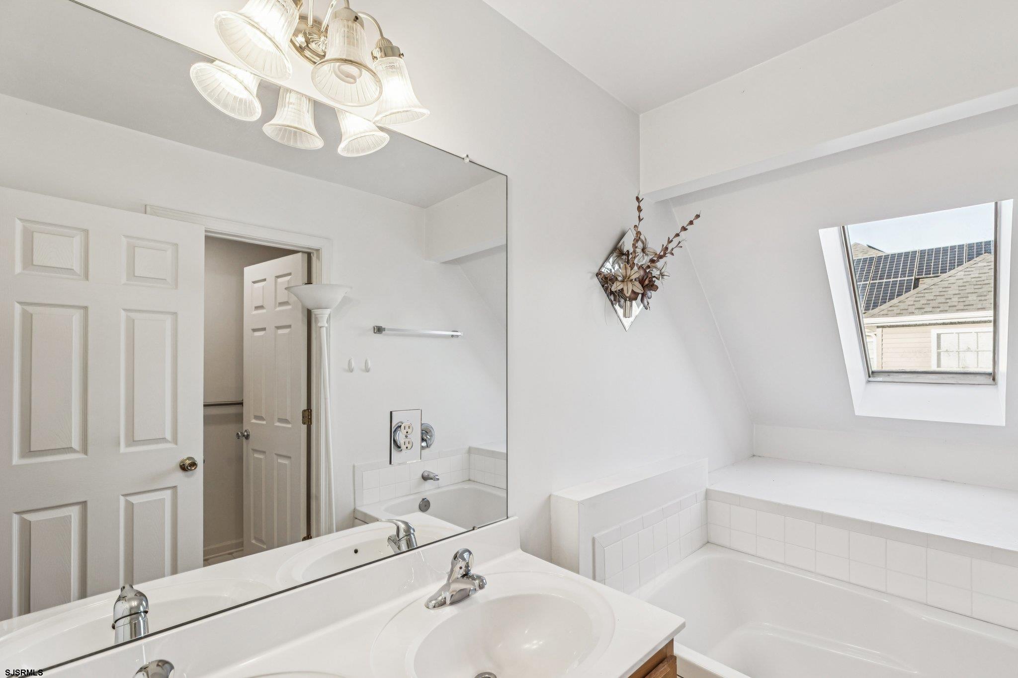 205 Beacon Hill Dr Dr